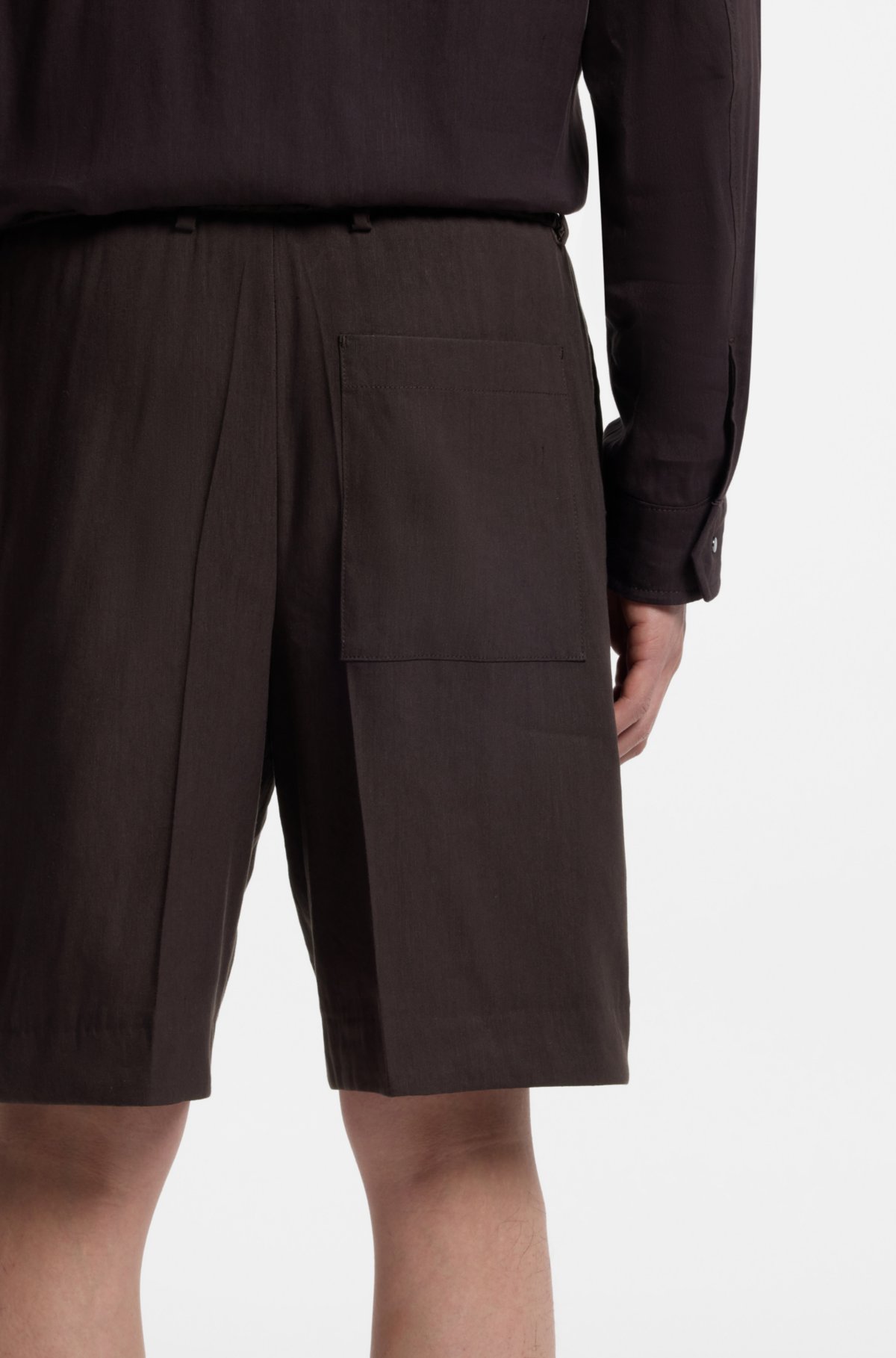 Bermudas soltas em mistura de linho