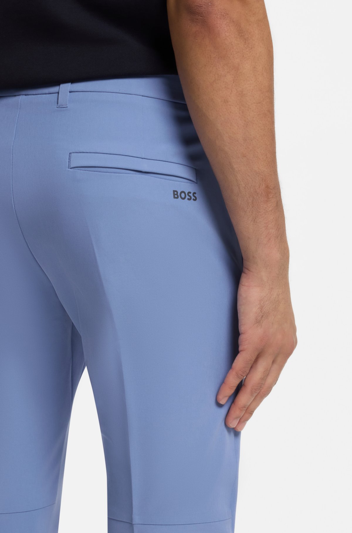 Calças slim-fit em tecido elástico repelente de água