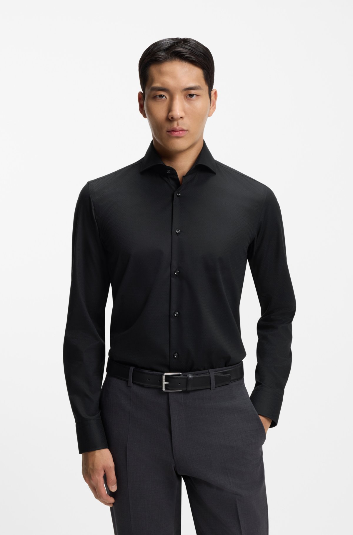 Camisa slim-fit resistente a rugas em tecido de cambra de algodão