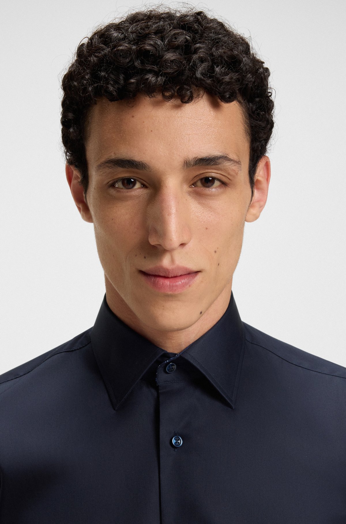 Camisa regular-fit de fácil passar em popeline de algodão