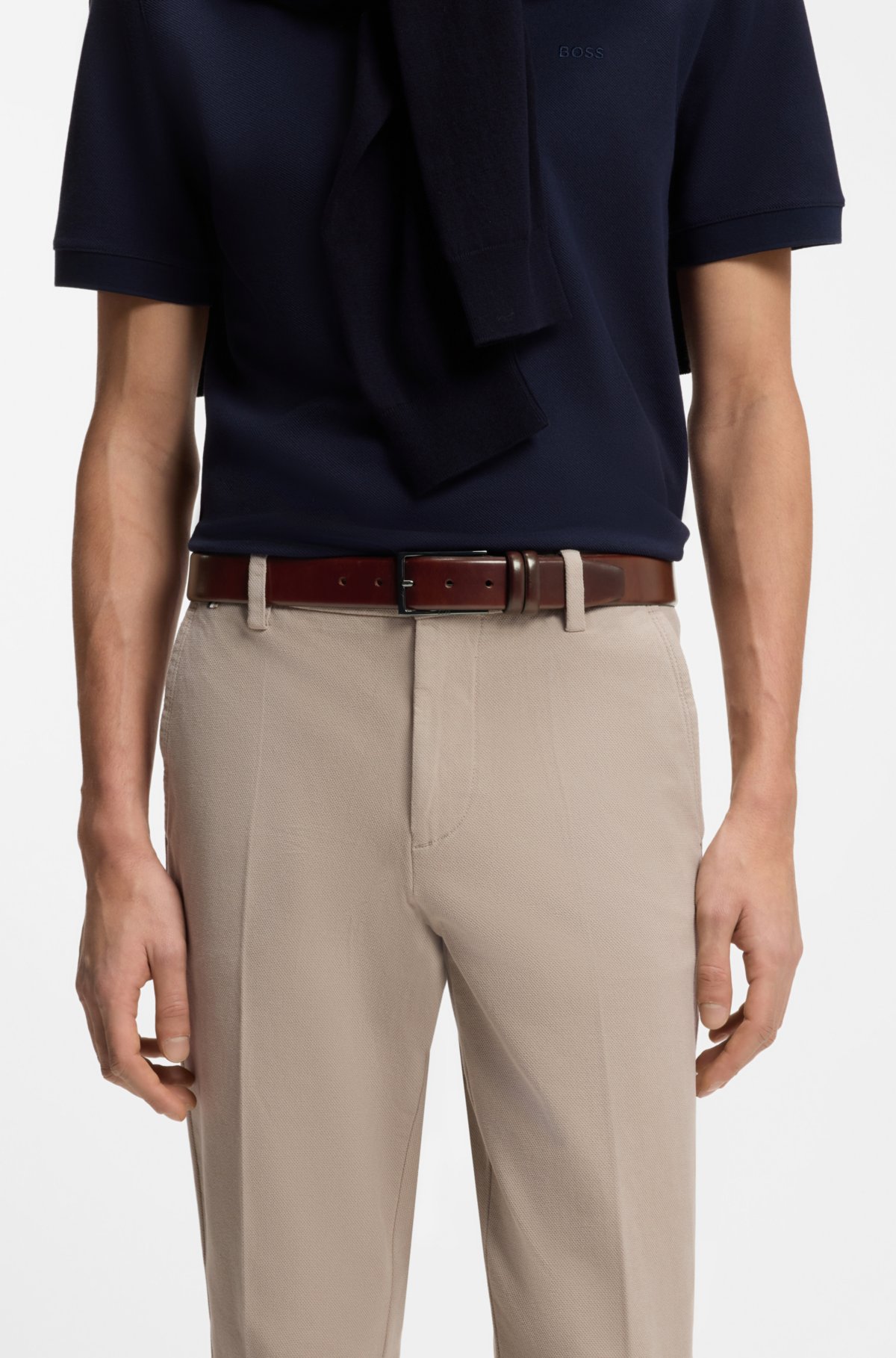 Cinto de couro com fivela pin