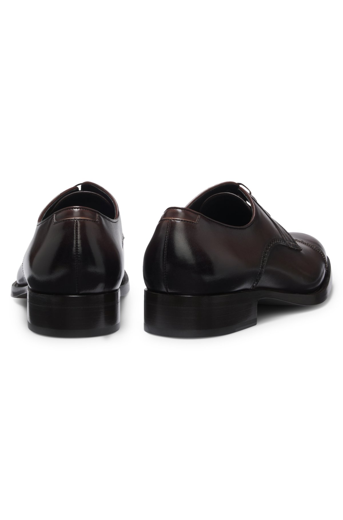 Sapatos Derby com detalhes de brogue em couro