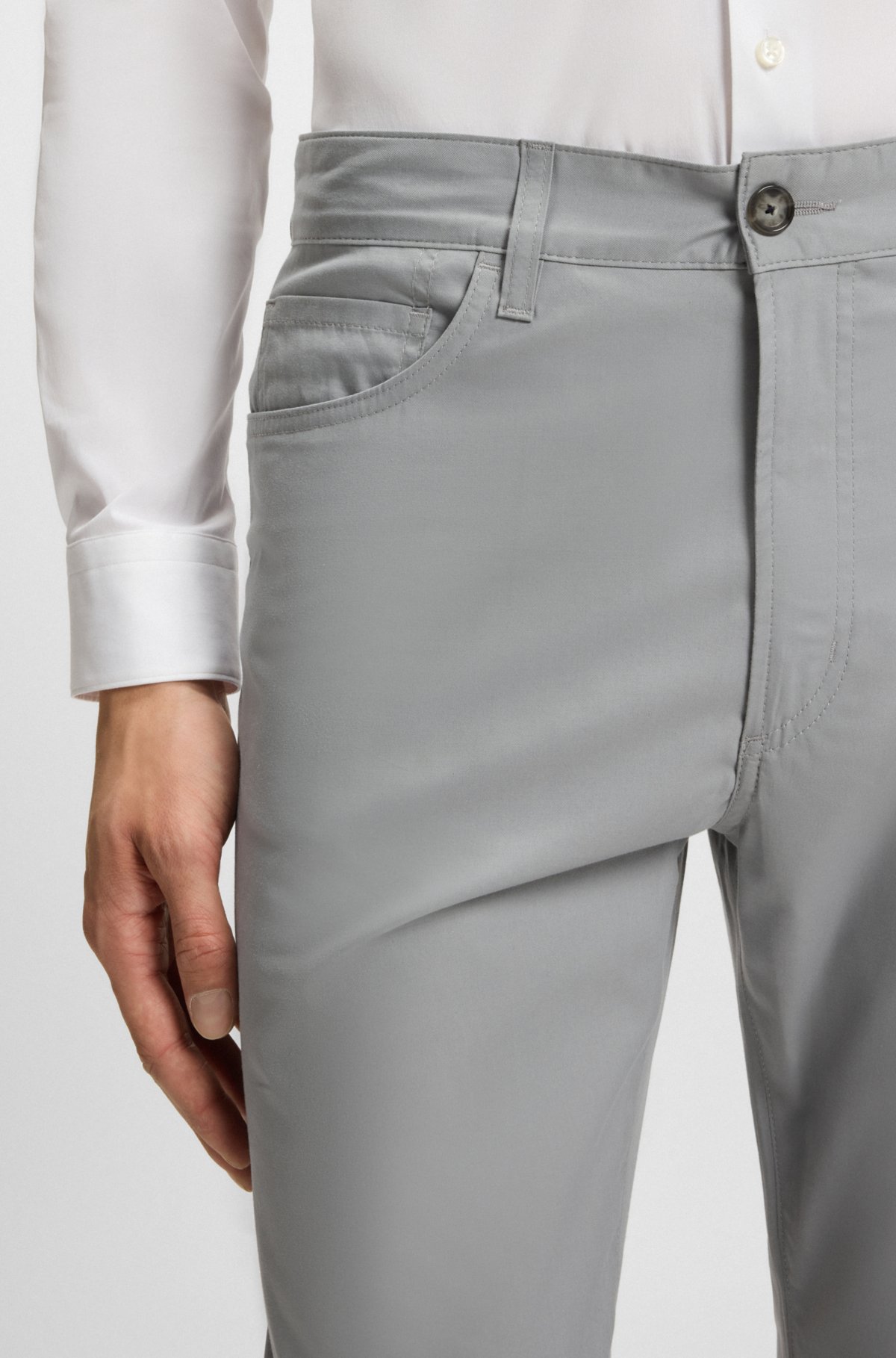 Calças slim-fit em algodão, seda e elastano