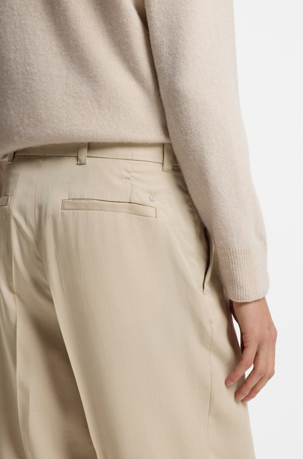 Calças oversized em tecido twill