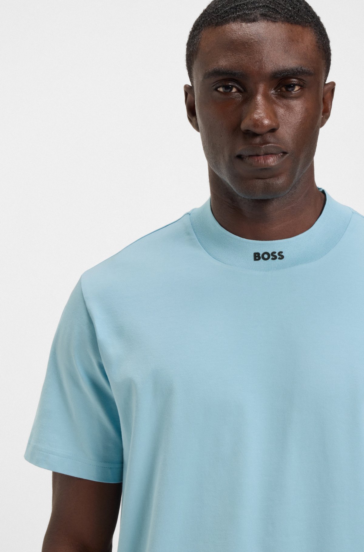Camiseta de gola com logo em algodão elástico