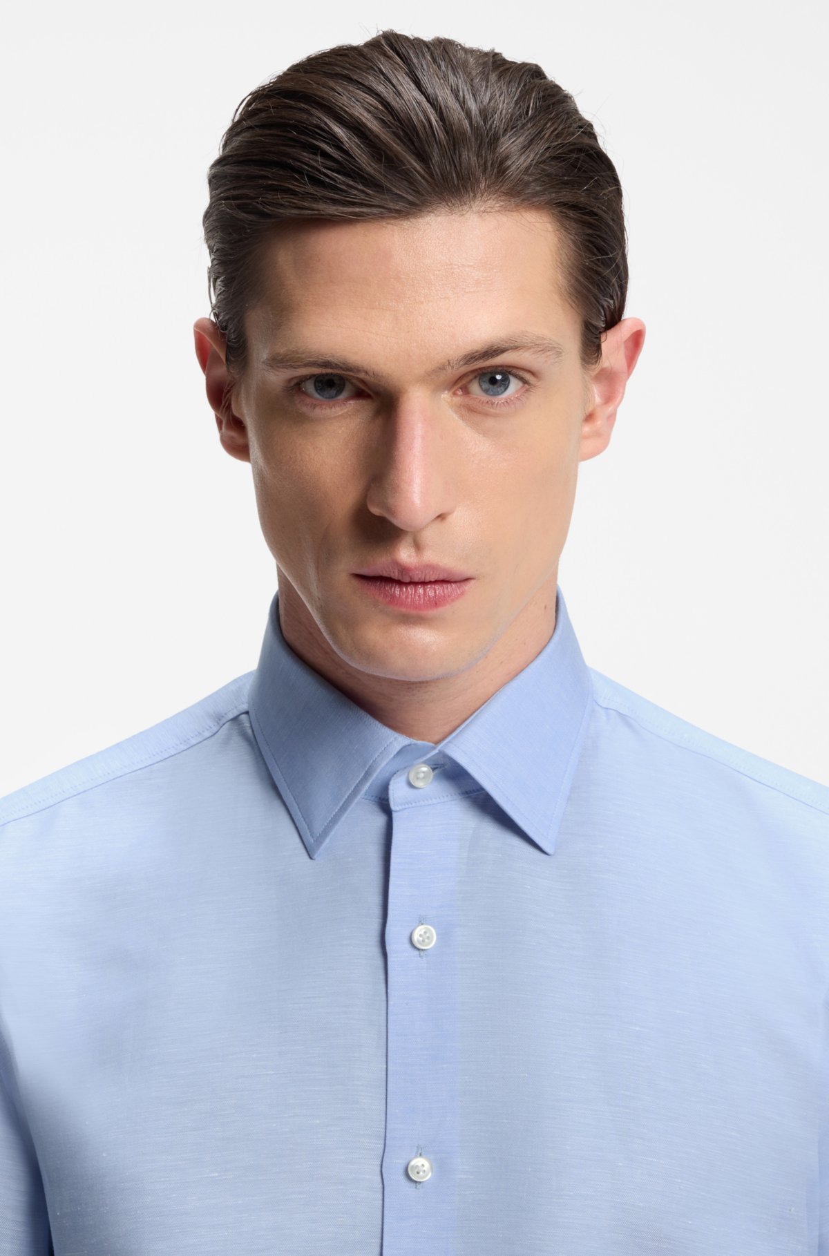Camisa slim-fit em tecido linho misto
