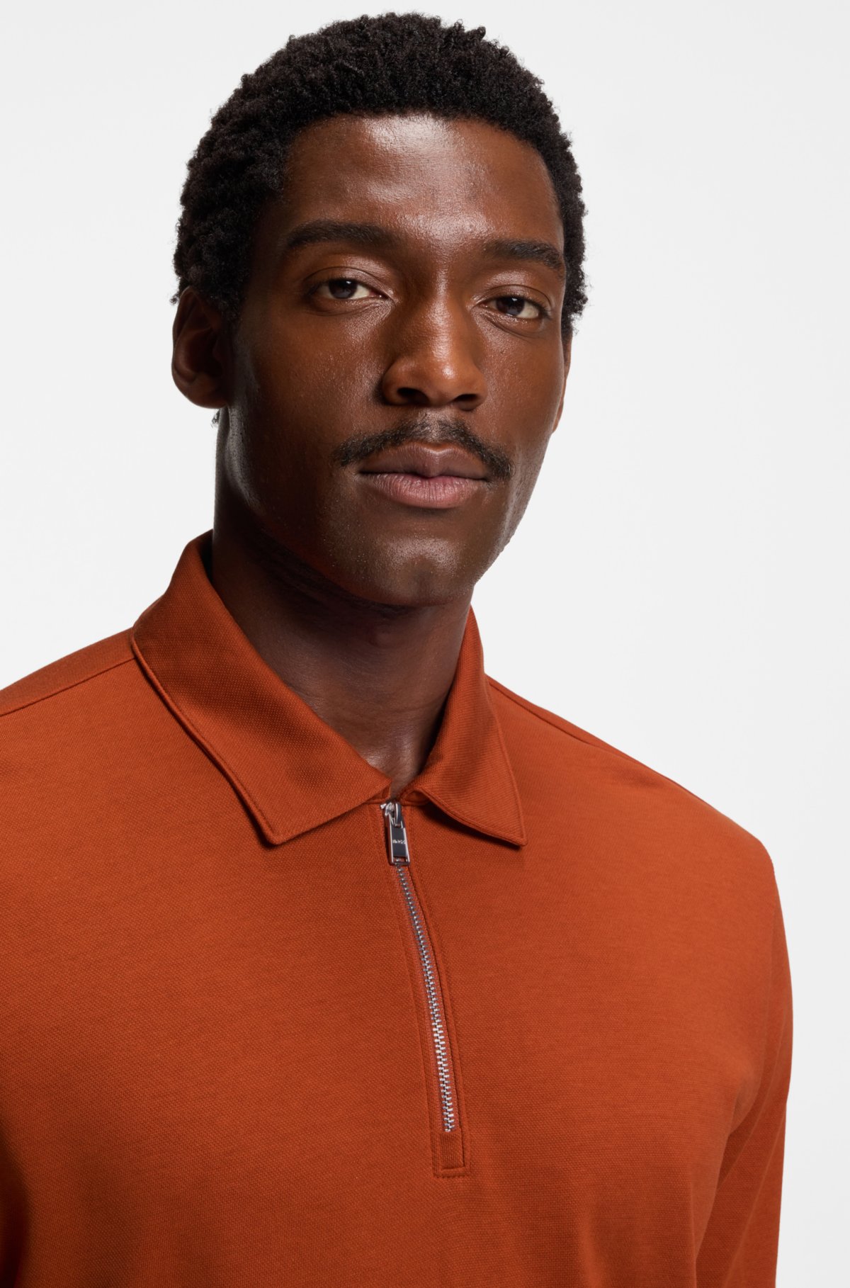 Camisa polo piqué com gola de zíper
