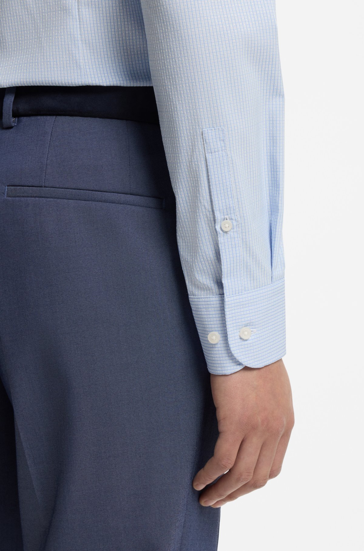 Camisa slim-fit listrada em tecido elástico de desempenho