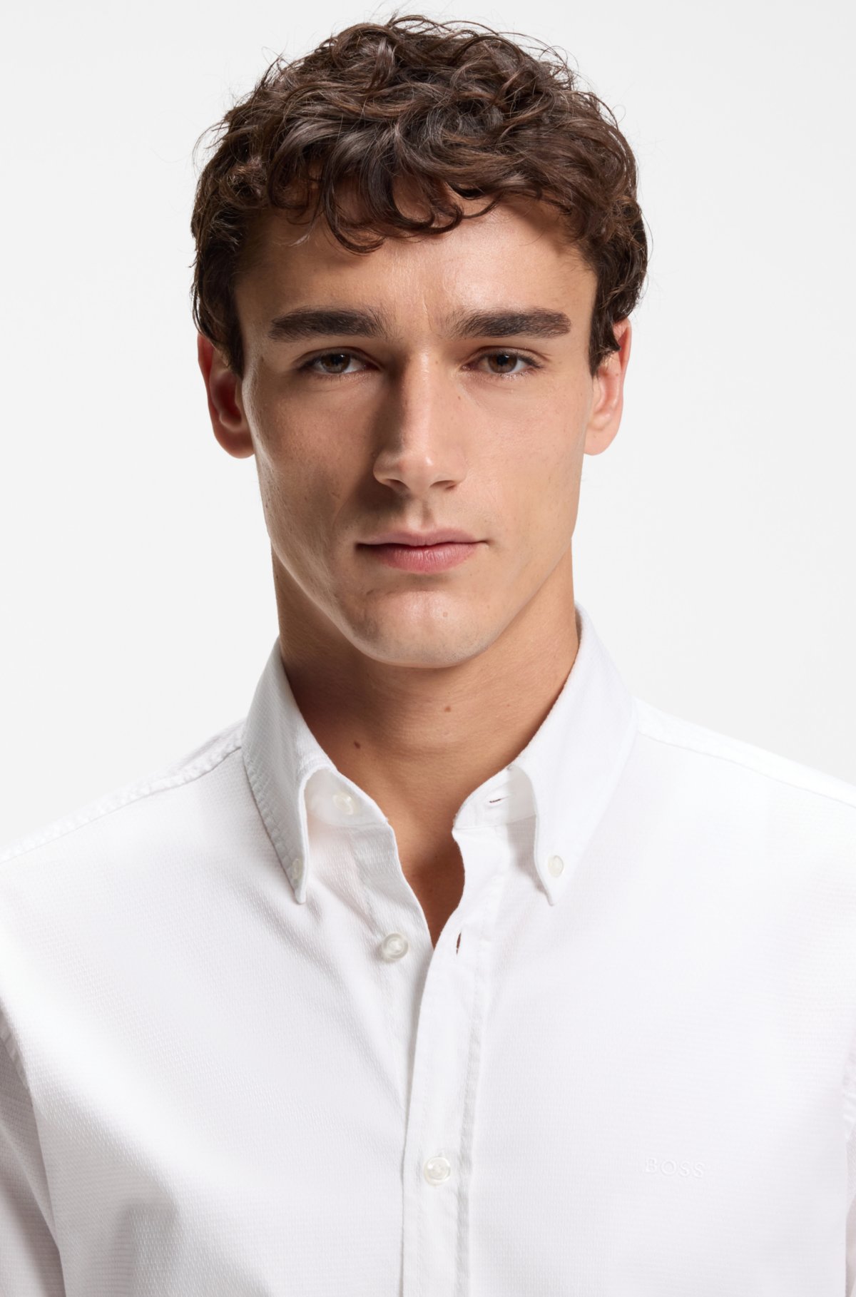 Camisa de corte regular em algodão elástico com estampa dobby