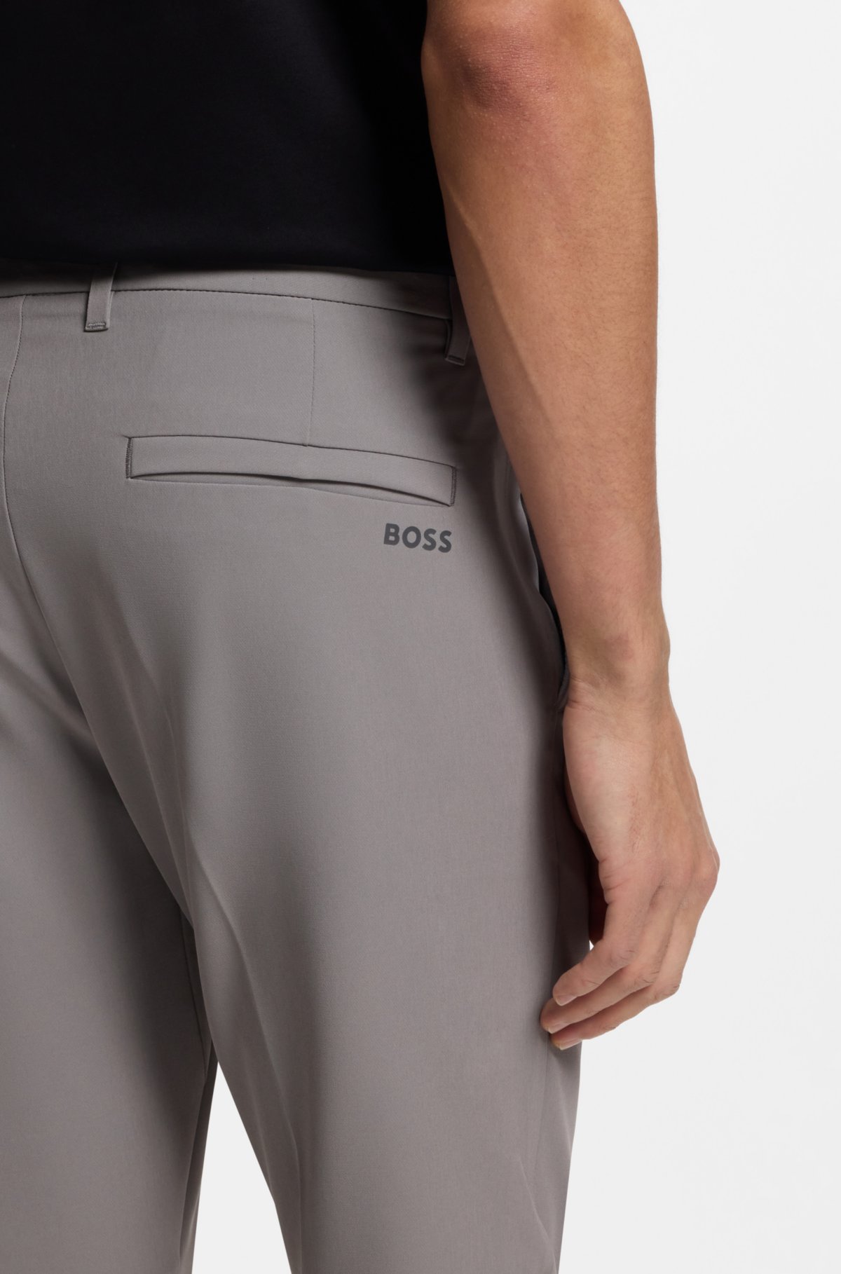 Calças slim-fit em tecido repelente de água com elastano
