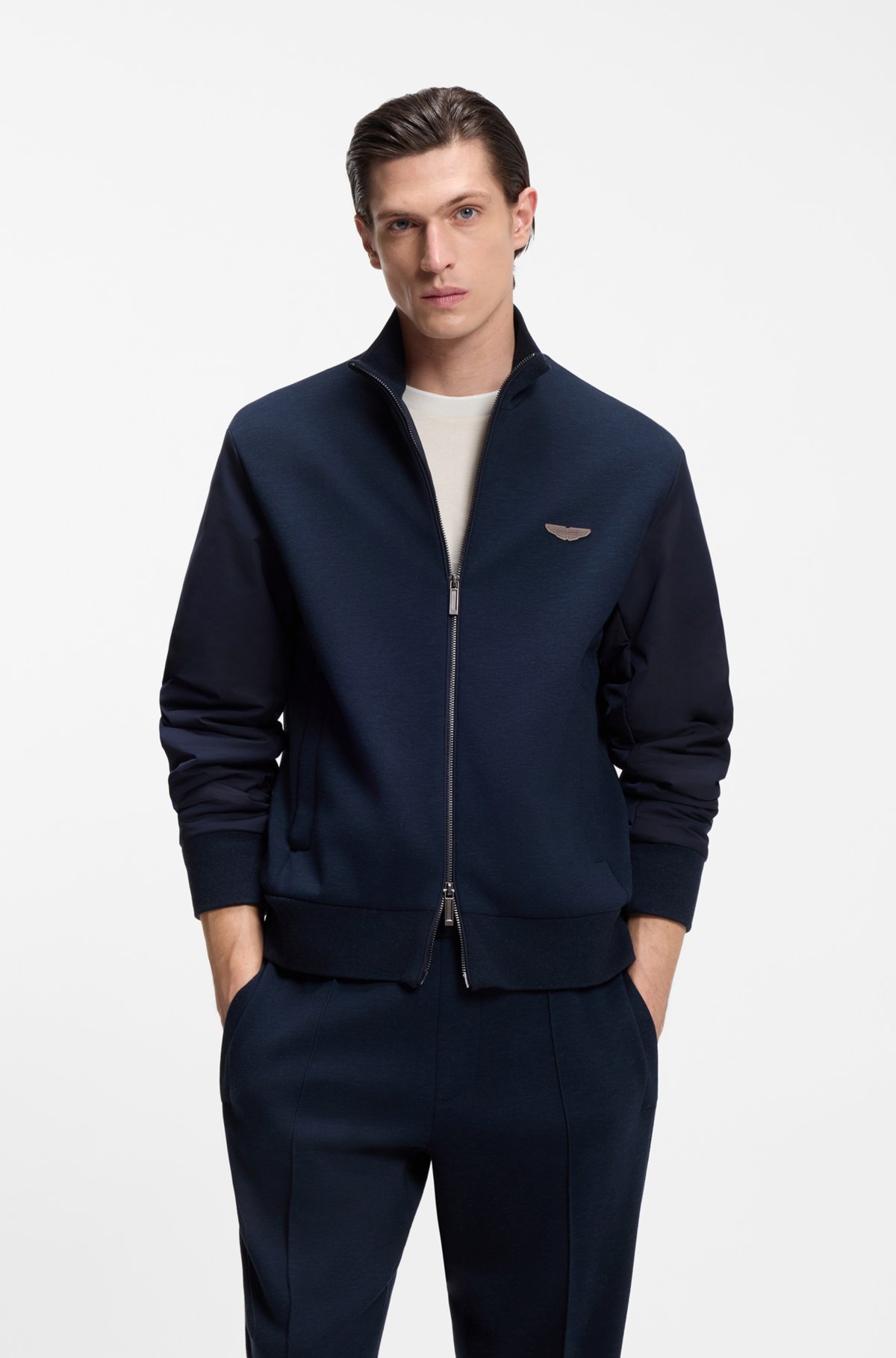Sweatshirt BOSS x ASTON MARTIN com detalhe de asa