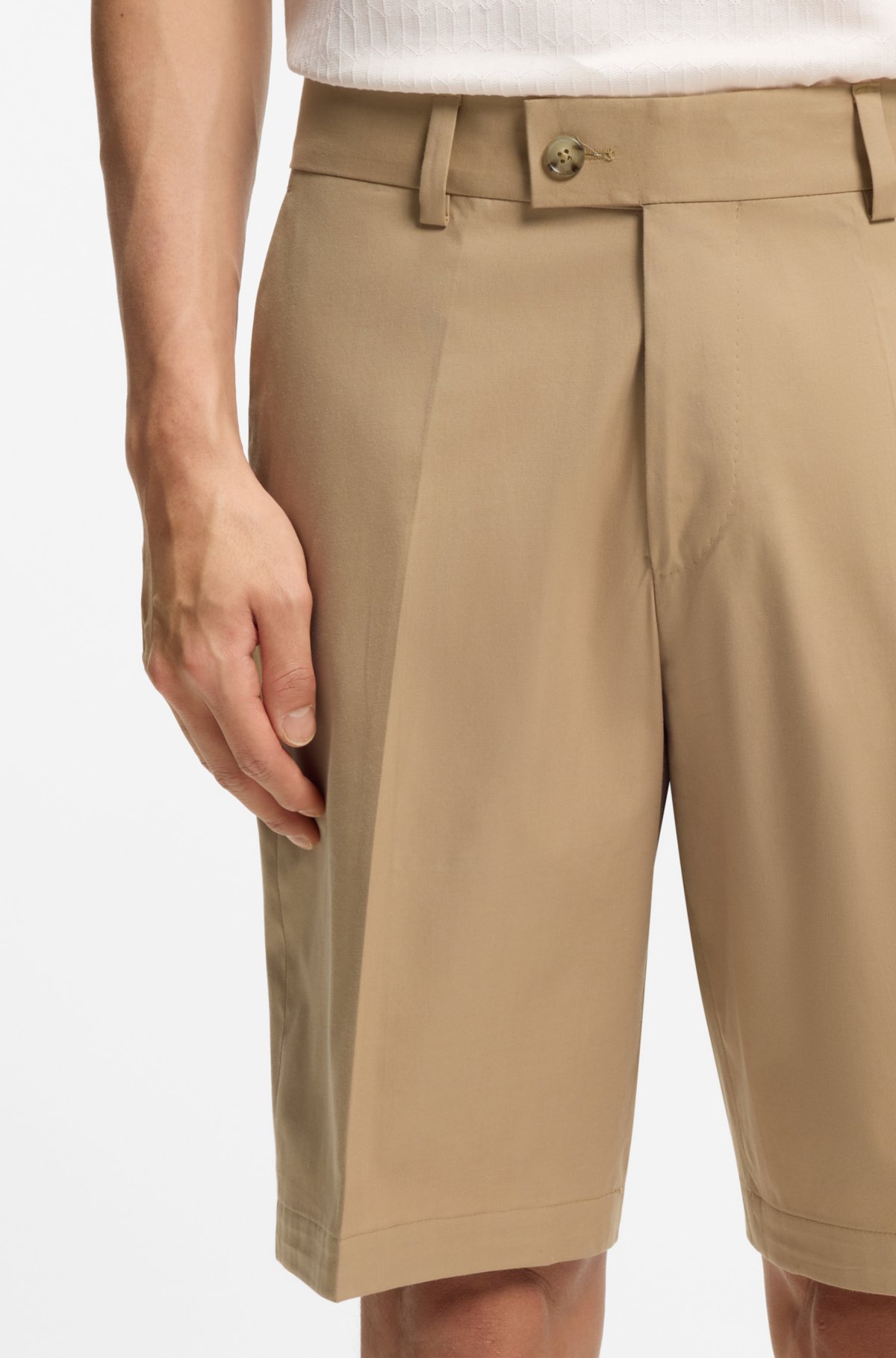 Bermudas com corte ajustado em algodão, seda e elastano