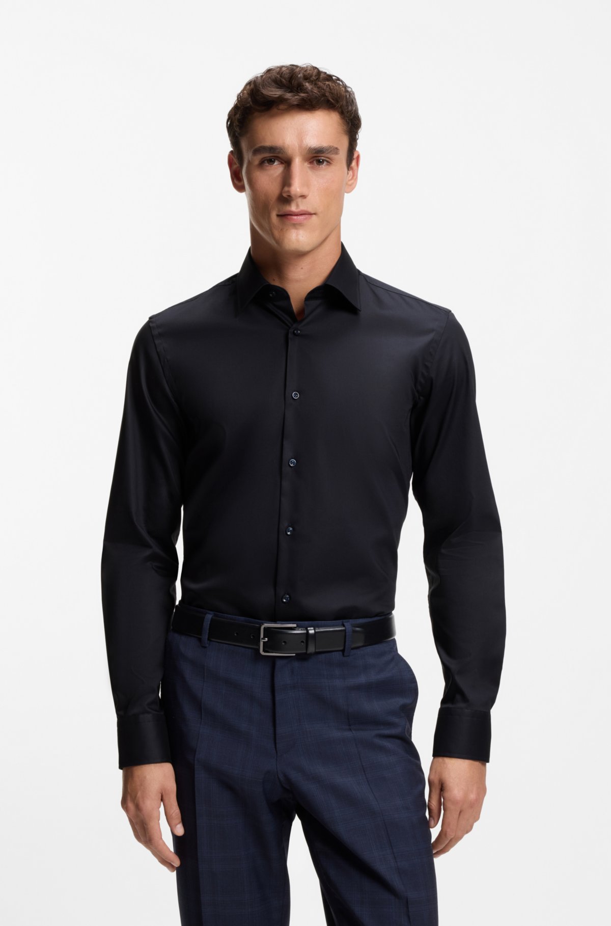 Camisa slim-fit de algodão popeline com acabamento anti-entalhado