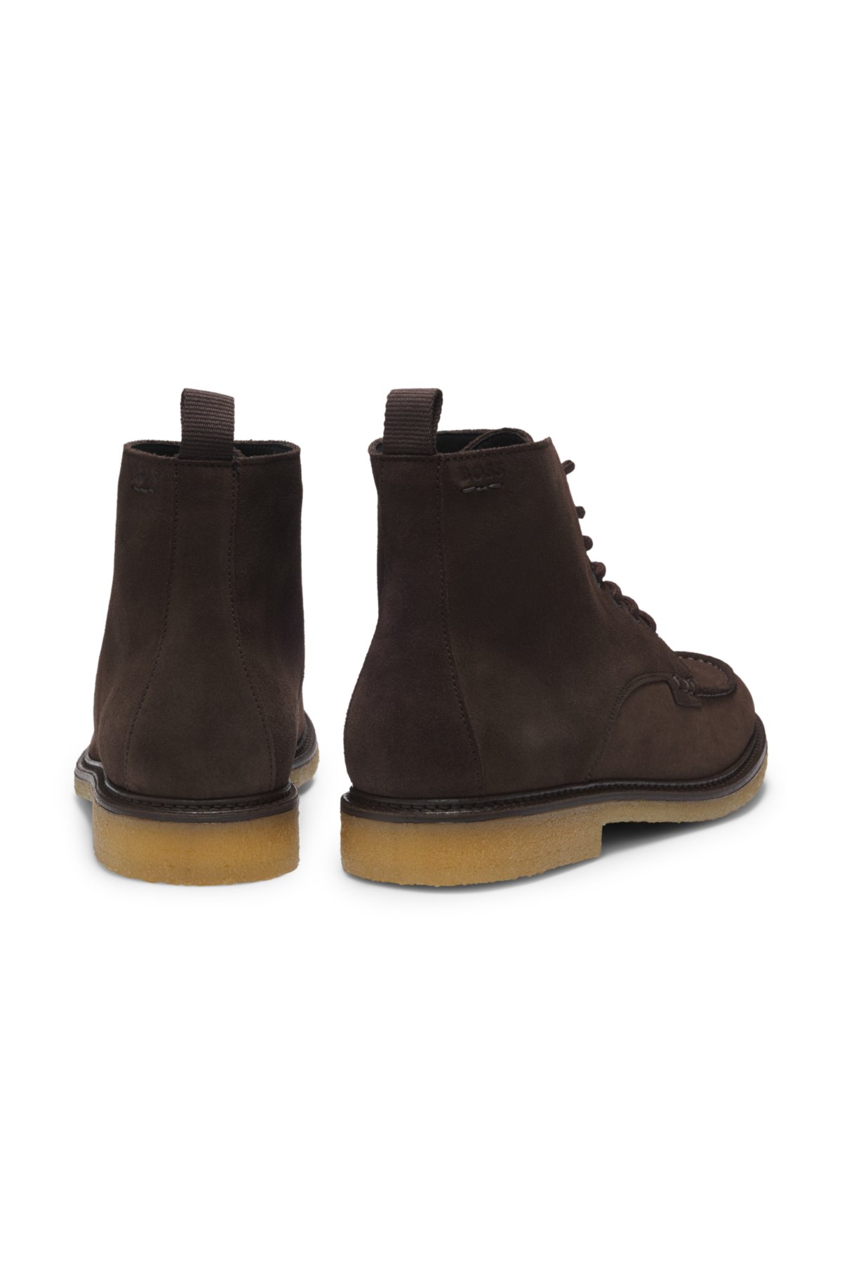 Botas de cano médio com sola de crepe em camurça