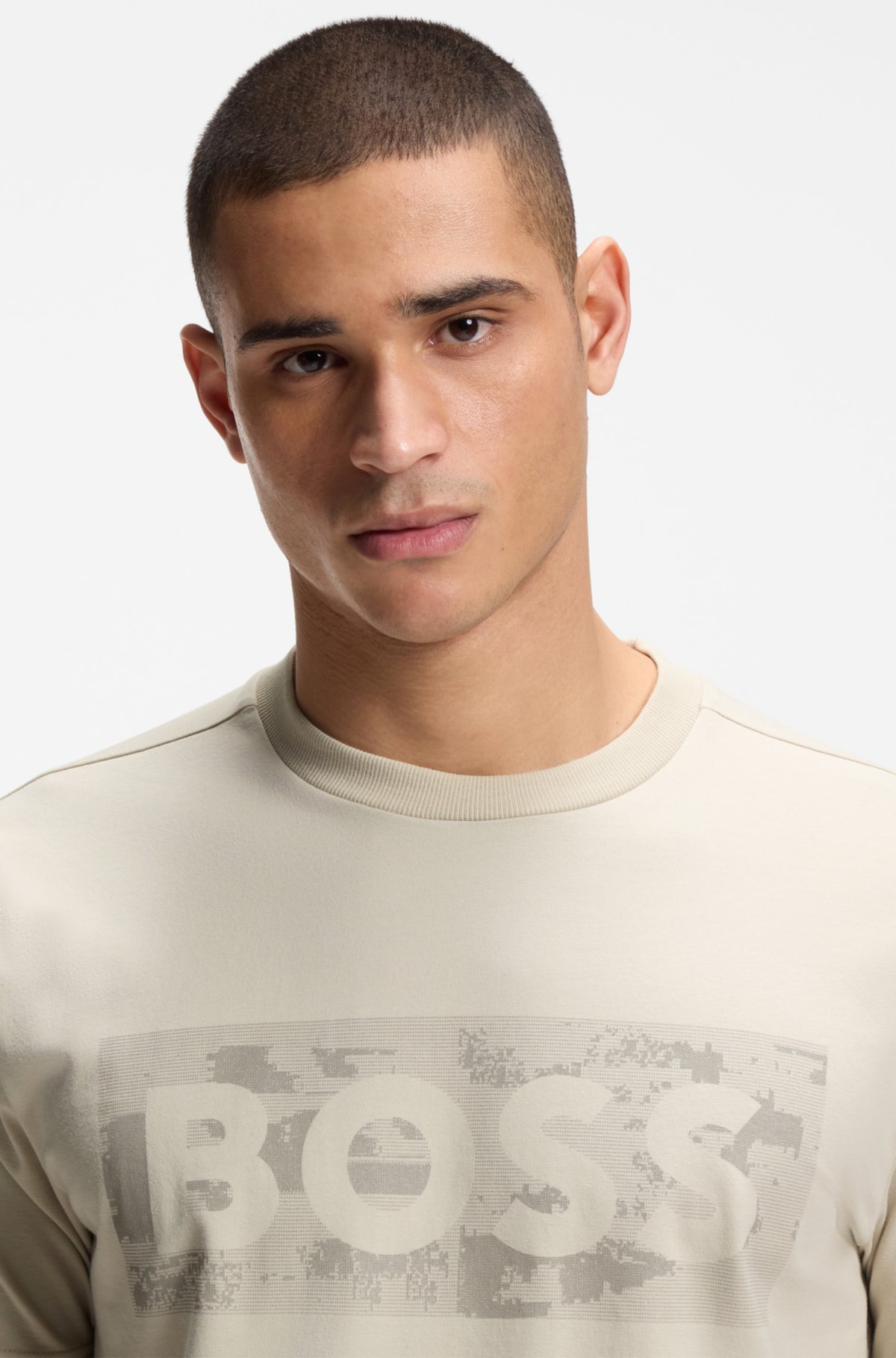 Camiseta de malha elástica com arte gráfica do logo