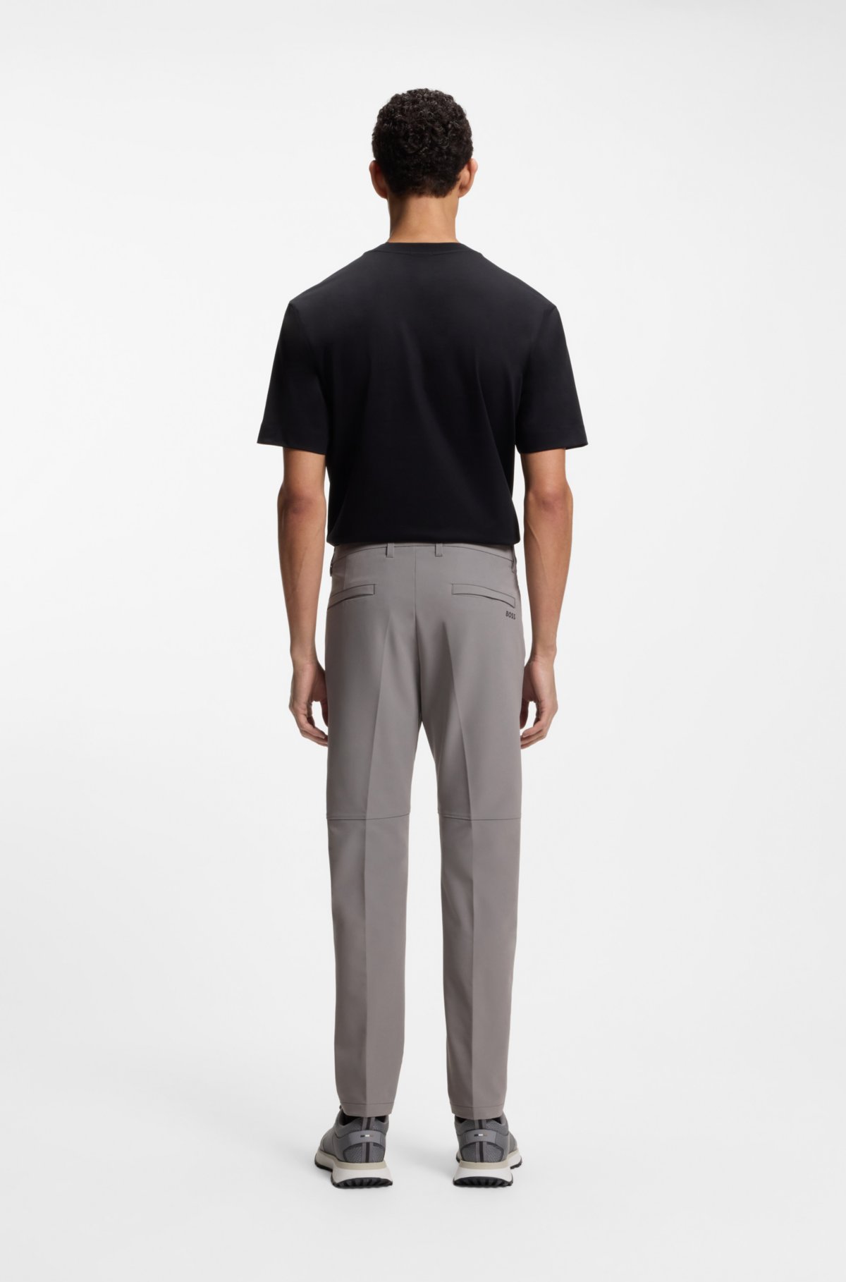 Calças slim-fit em tecido repelente de água com elastano