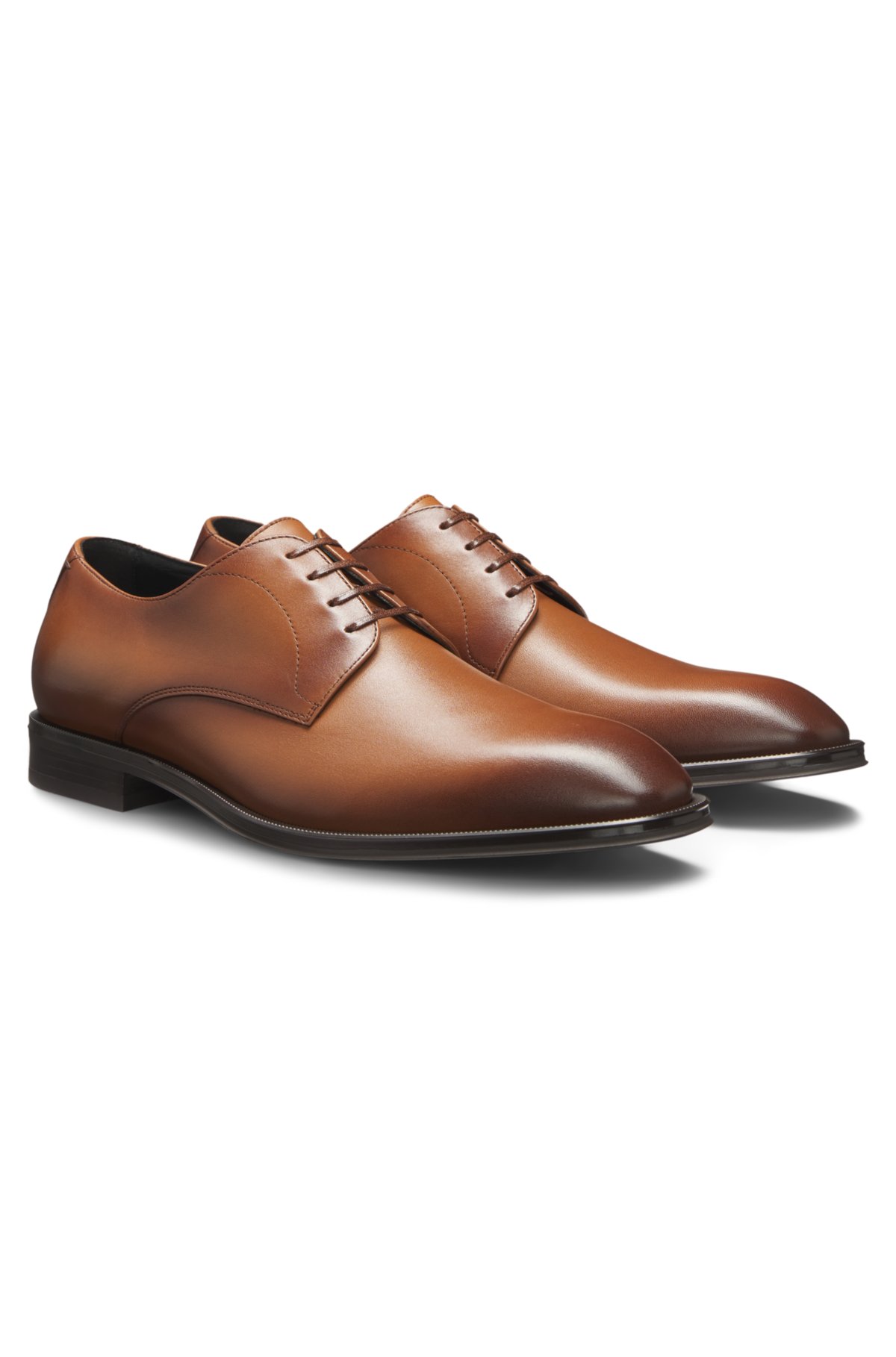 Sapatos Derby com detalhe de costura em couro