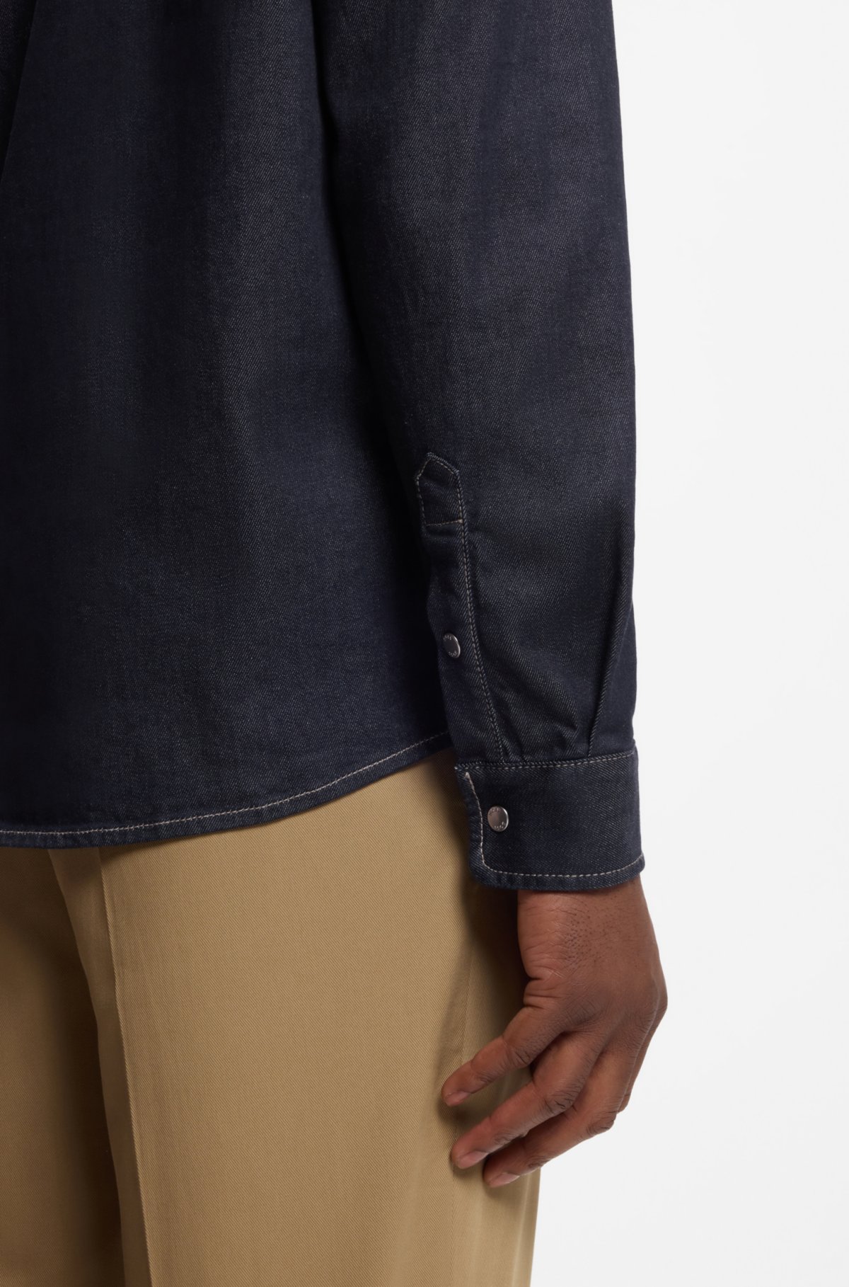 Camisa regular-fit em denim elástico com cor indigo