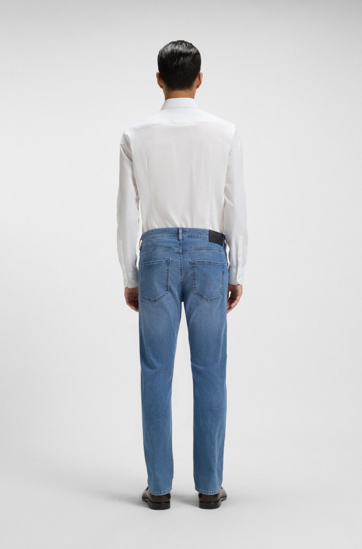 Calças jeans slim azuis em denim de desempenho