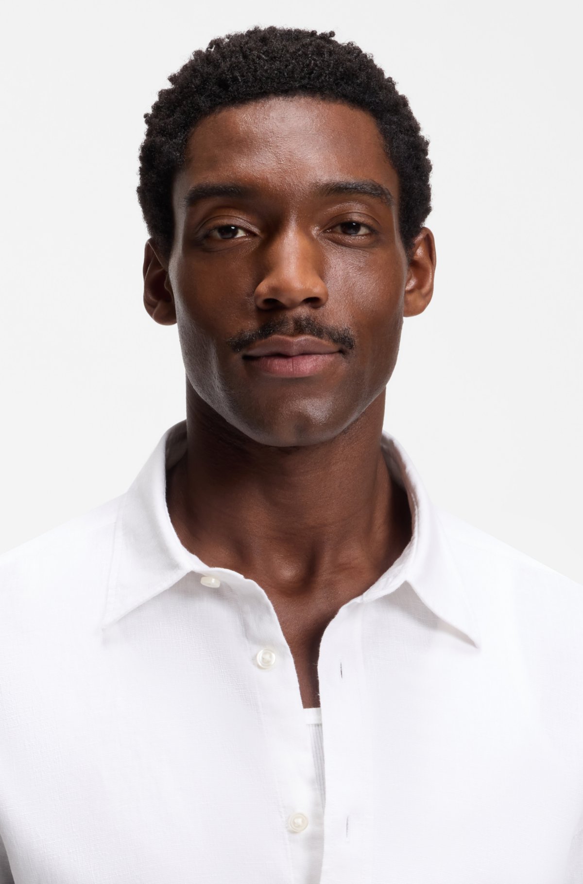 Camisa slim-fit em linho elástico