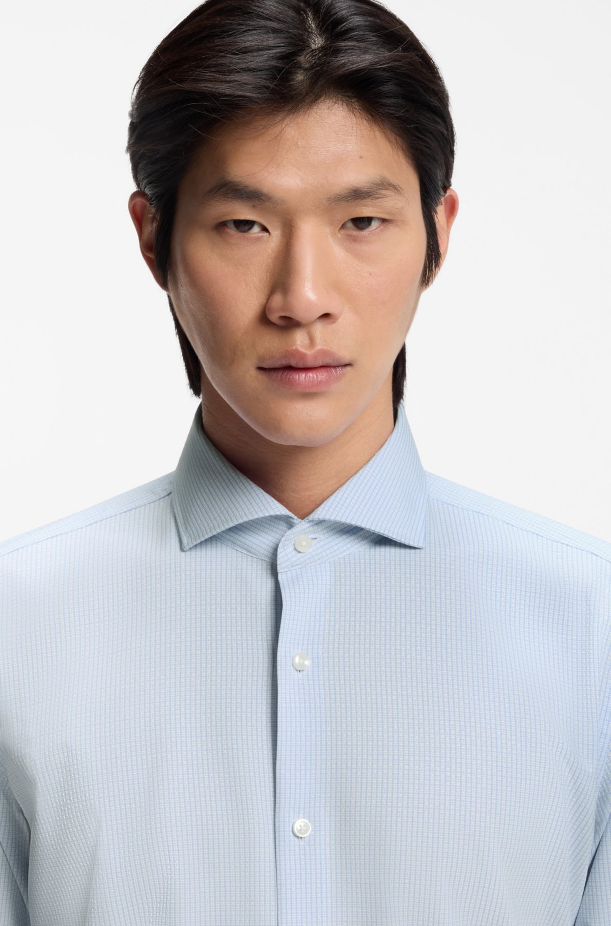 Camisa slim-fit listrada em tecido elástico de desempenho