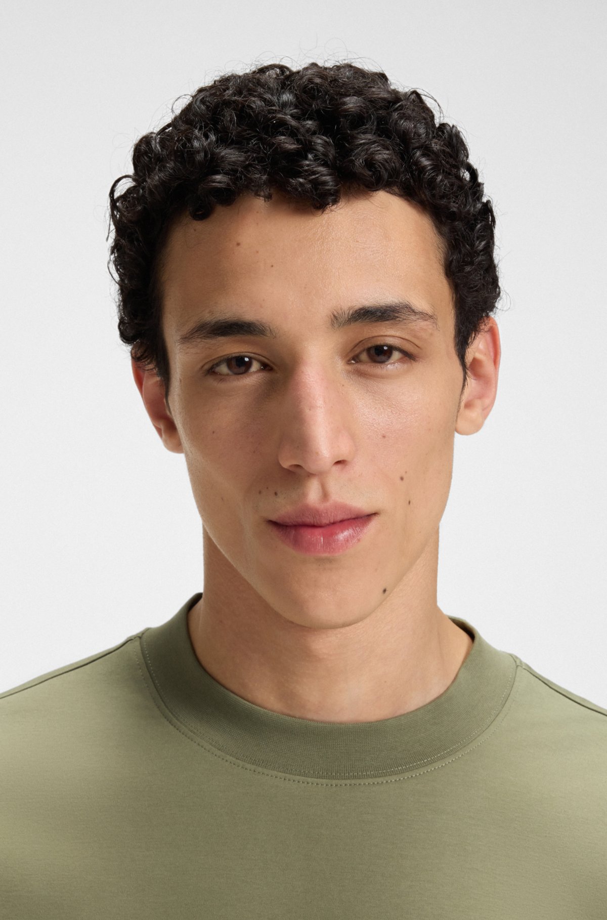 Camiseta de algodão mercerizado com corte solto