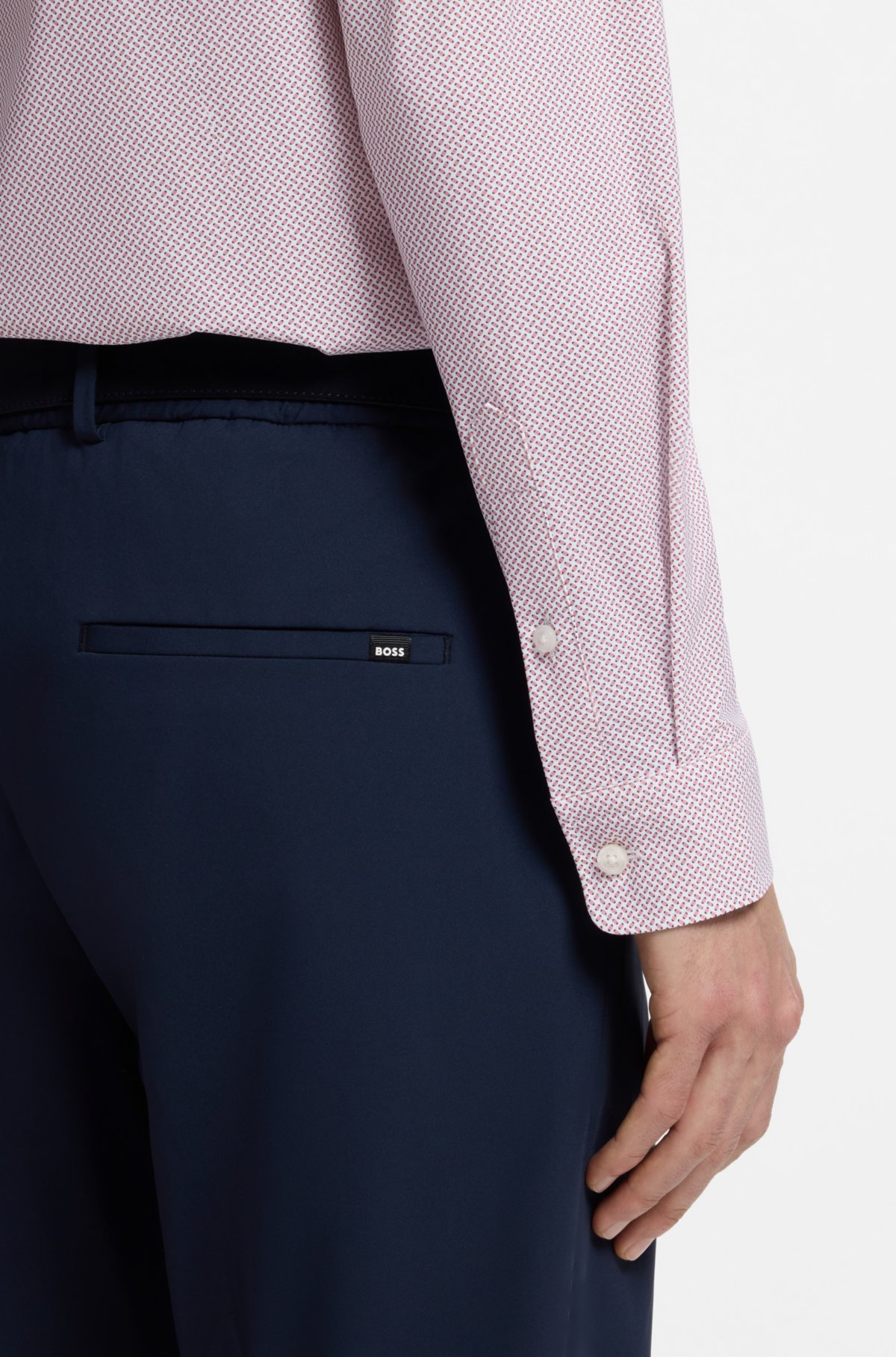Camisa regular-fit estampada em malha de desempenho elástico