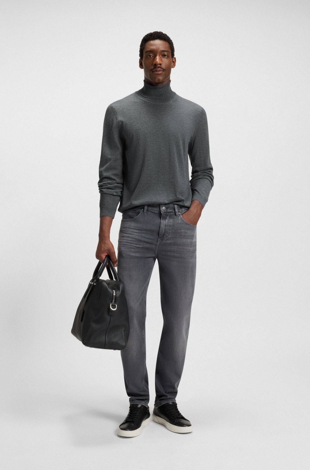Suéter de malha de lã merino com gola alta em corte slim