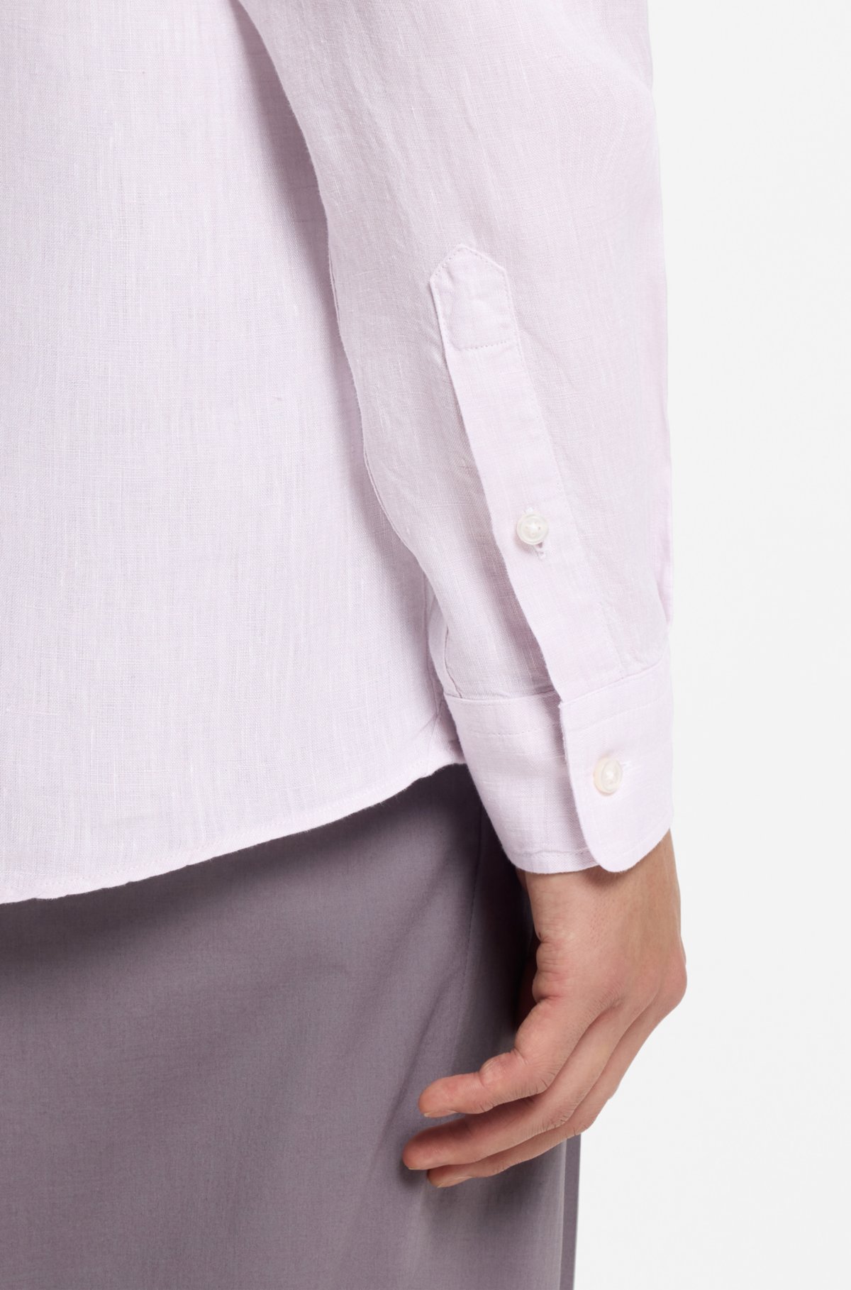 Camisa regular-fit em linho lavado