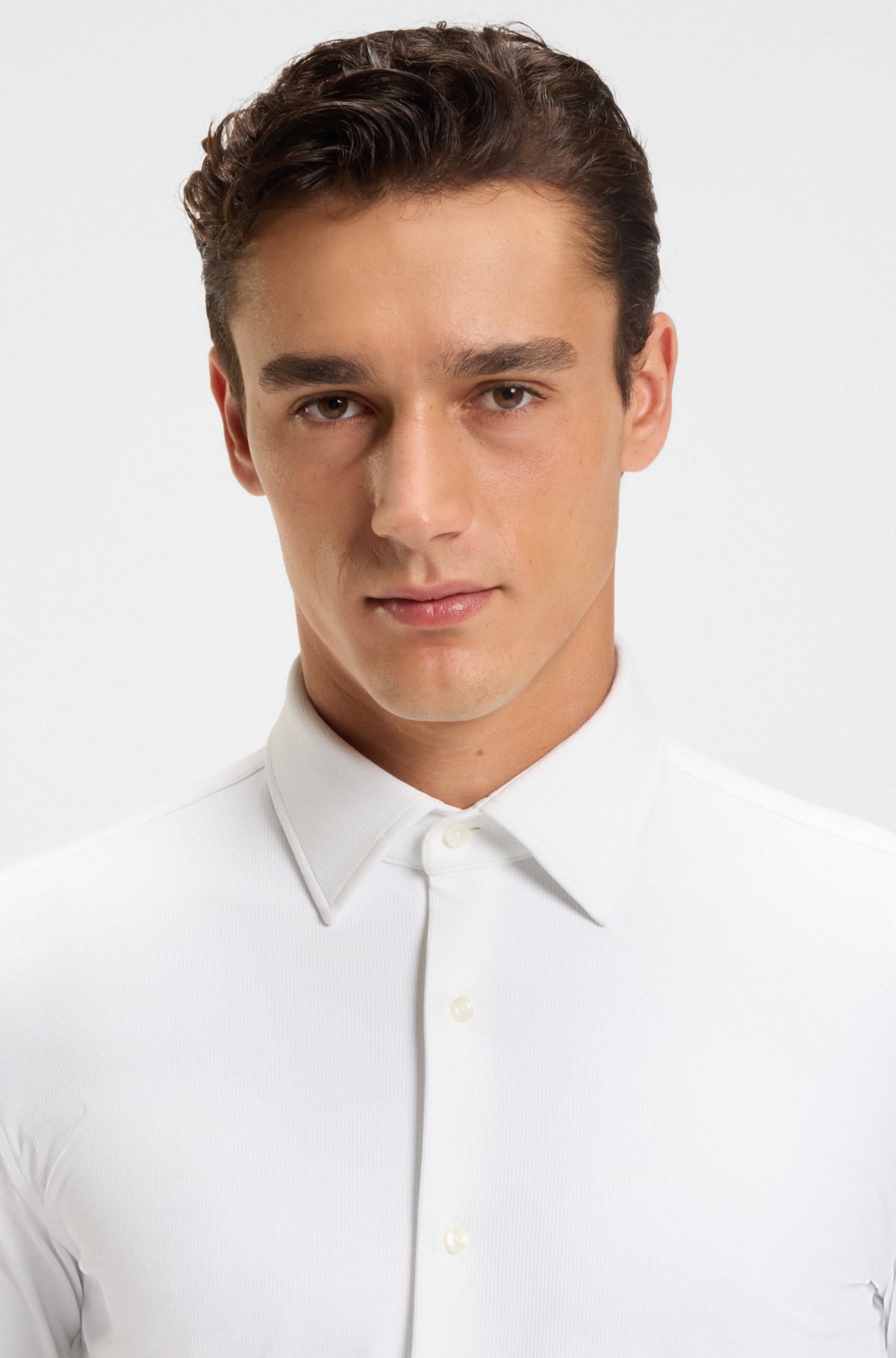 Camisa slim-fit em flanela escovada com elastano
