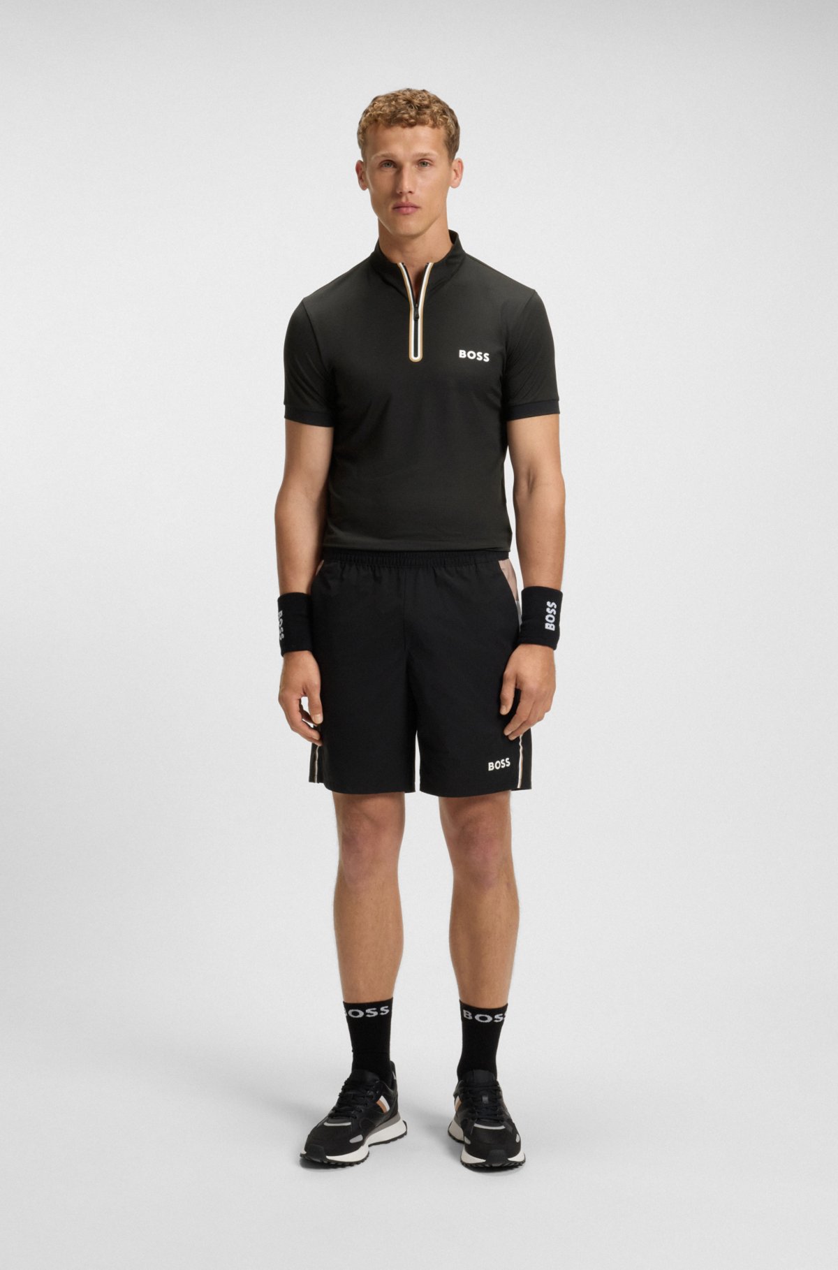 Camiseta polo slim-fit em malha elástica com gola de zíper