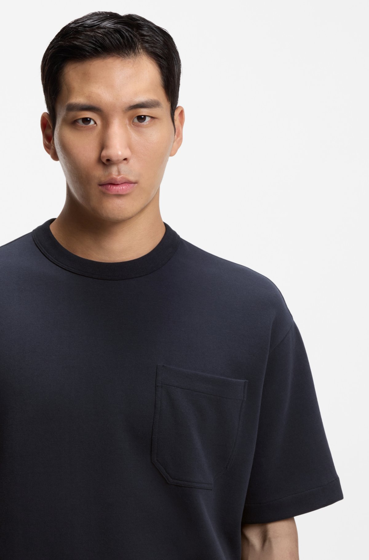 Camiseta BOSS em mistura de algodão com acabamento acetinado