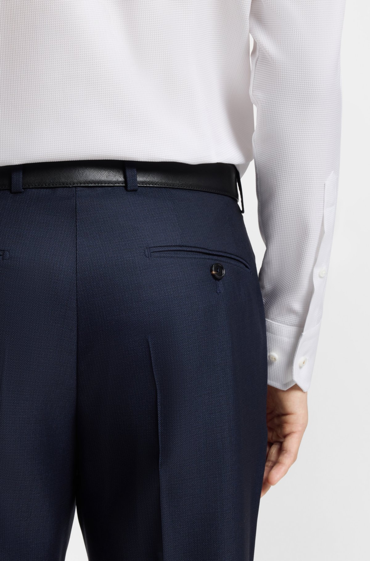 Camisa slim-fit resistente a rugas em algodão feito na Itália