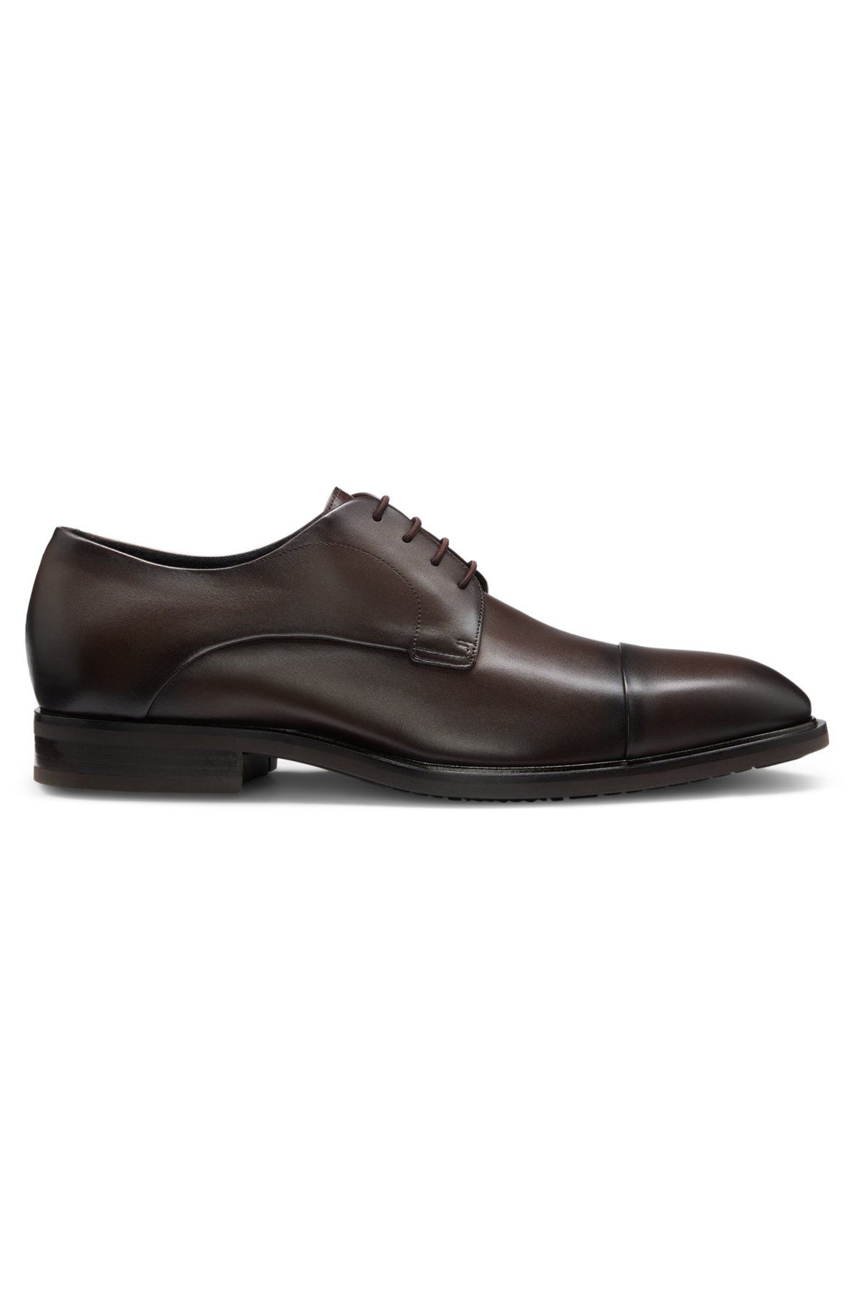 Sapatos Derby com ponta de capelo em couro