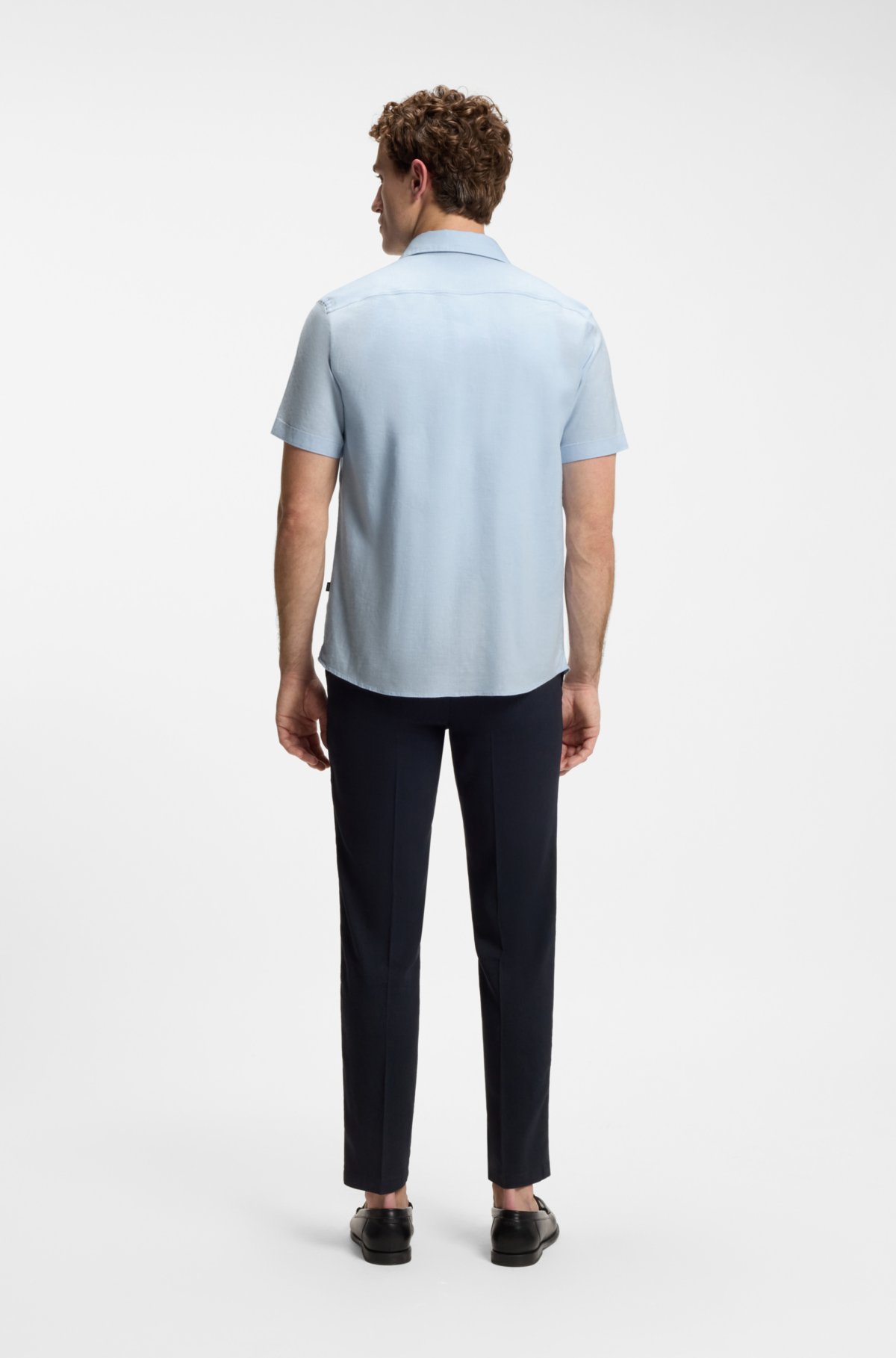 Camisa slim-fit em linho elástico