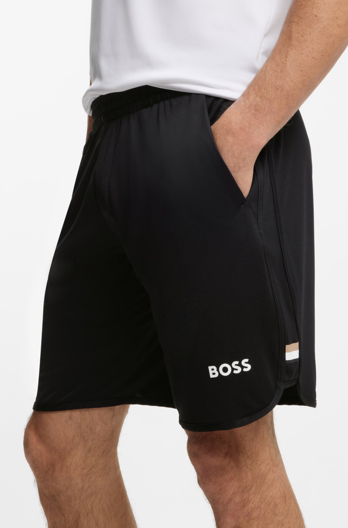 Bermudas elásticas ativas em tecido de secagem rápida
