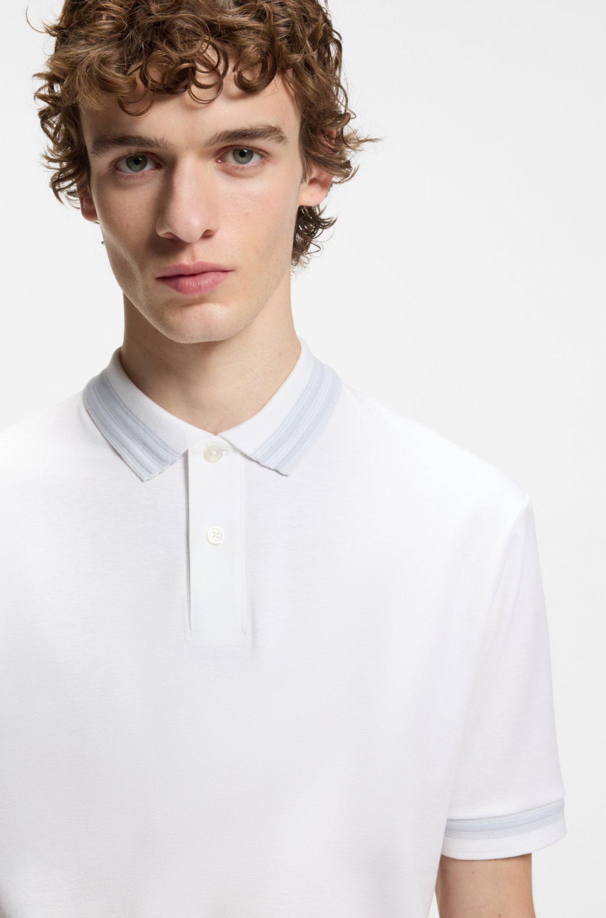 Camisa polo slim-fit com bainha contrastante em algodão mercerizado