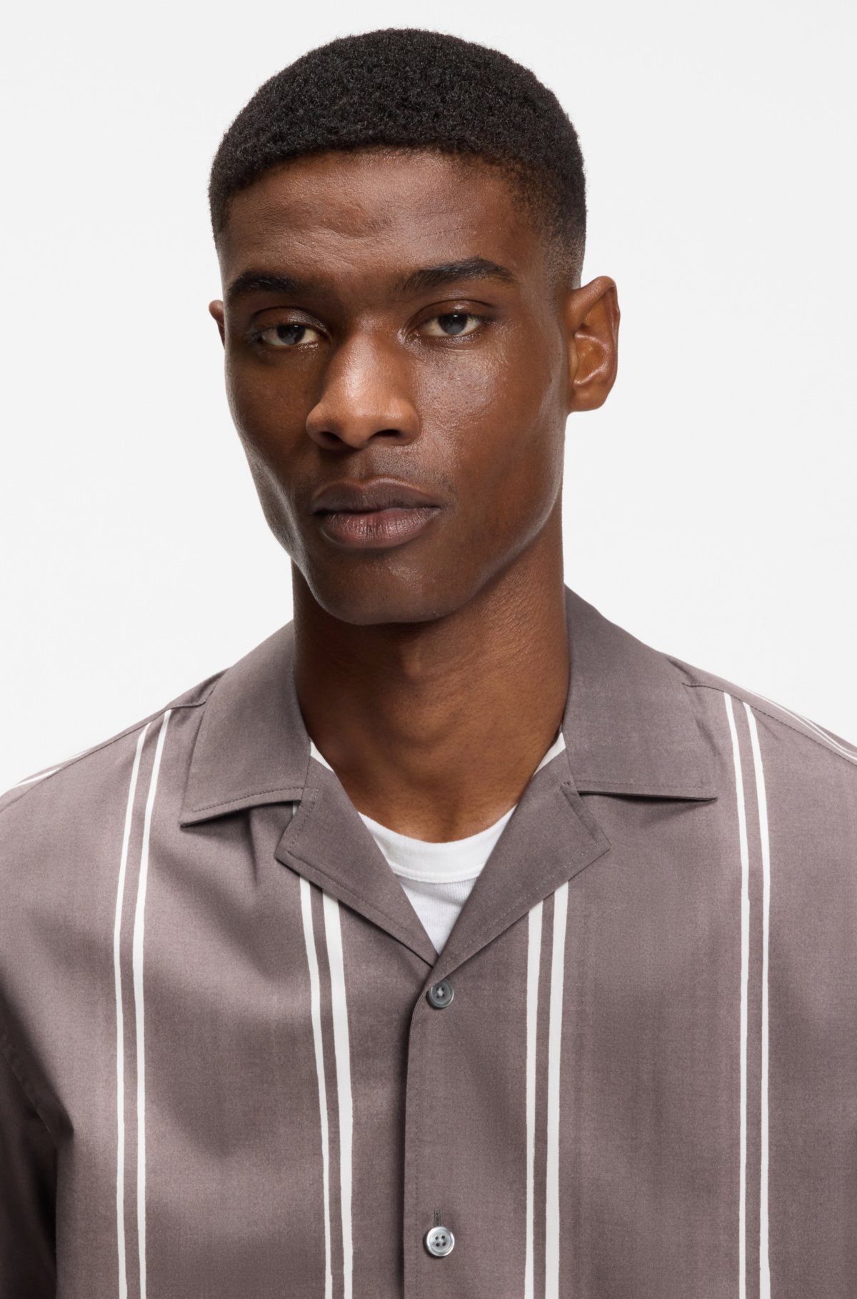 Camisa solta listrada em algodão elastano
