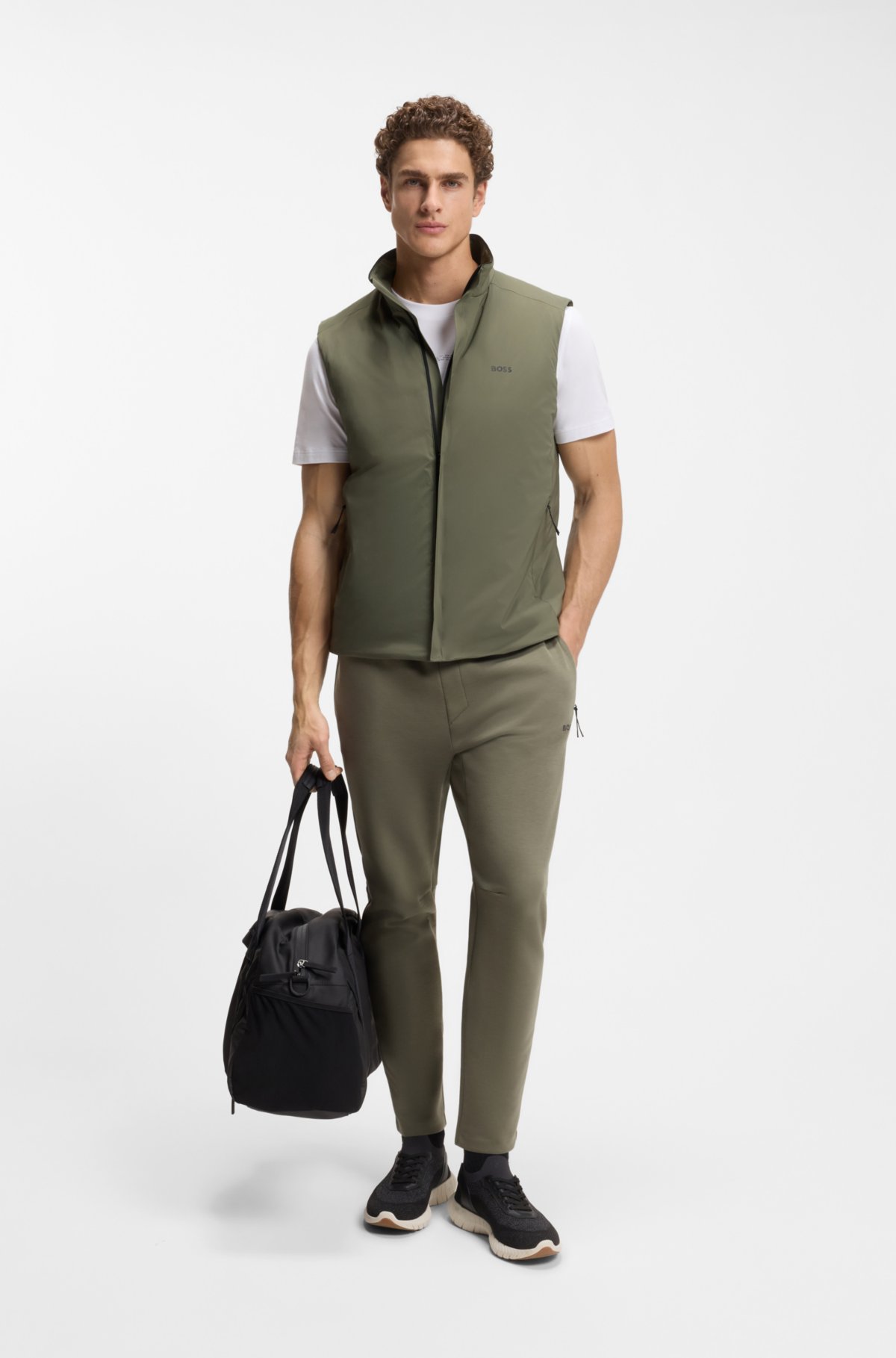 Vest com detalhe de logotipo com acabamento repelente à água
