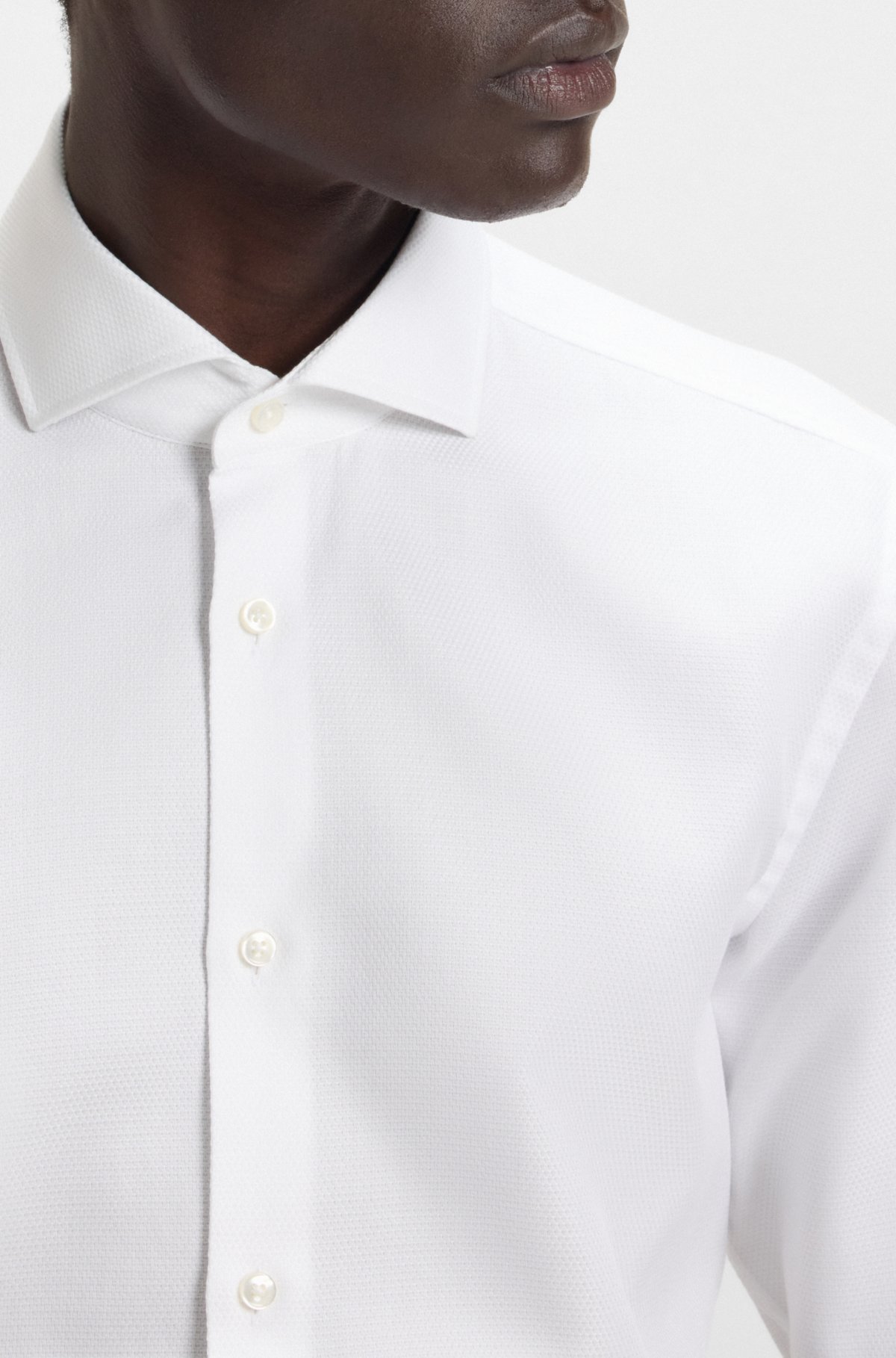 Camisa slim-fit em algodão estruturado feito na Itália