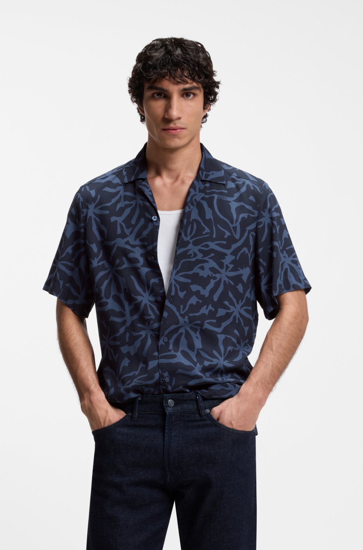 Camisa com caimento regular e estampa maxi