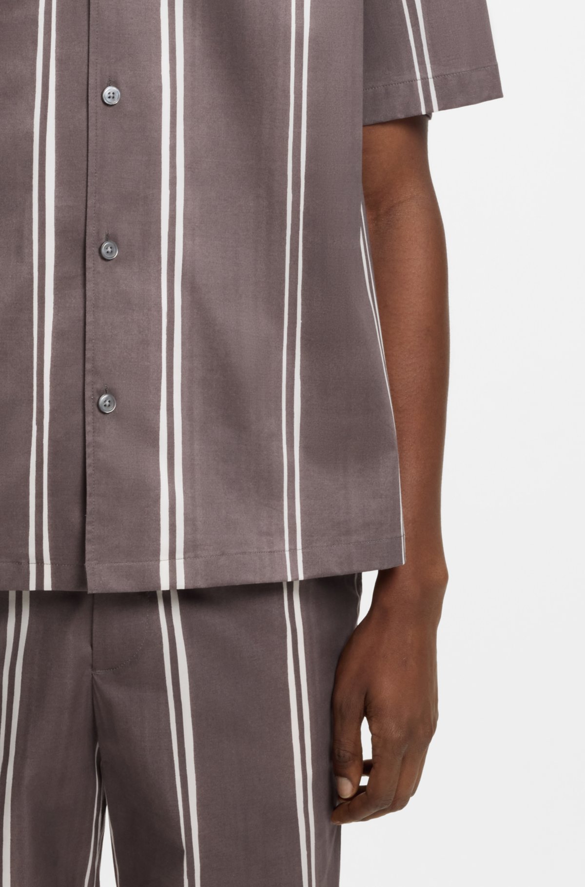 Camisa solta listrada em algodão elastano