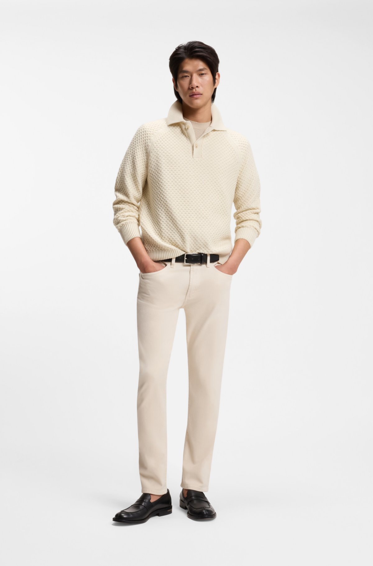 Jeans slim-fit em denim com elastano confortável