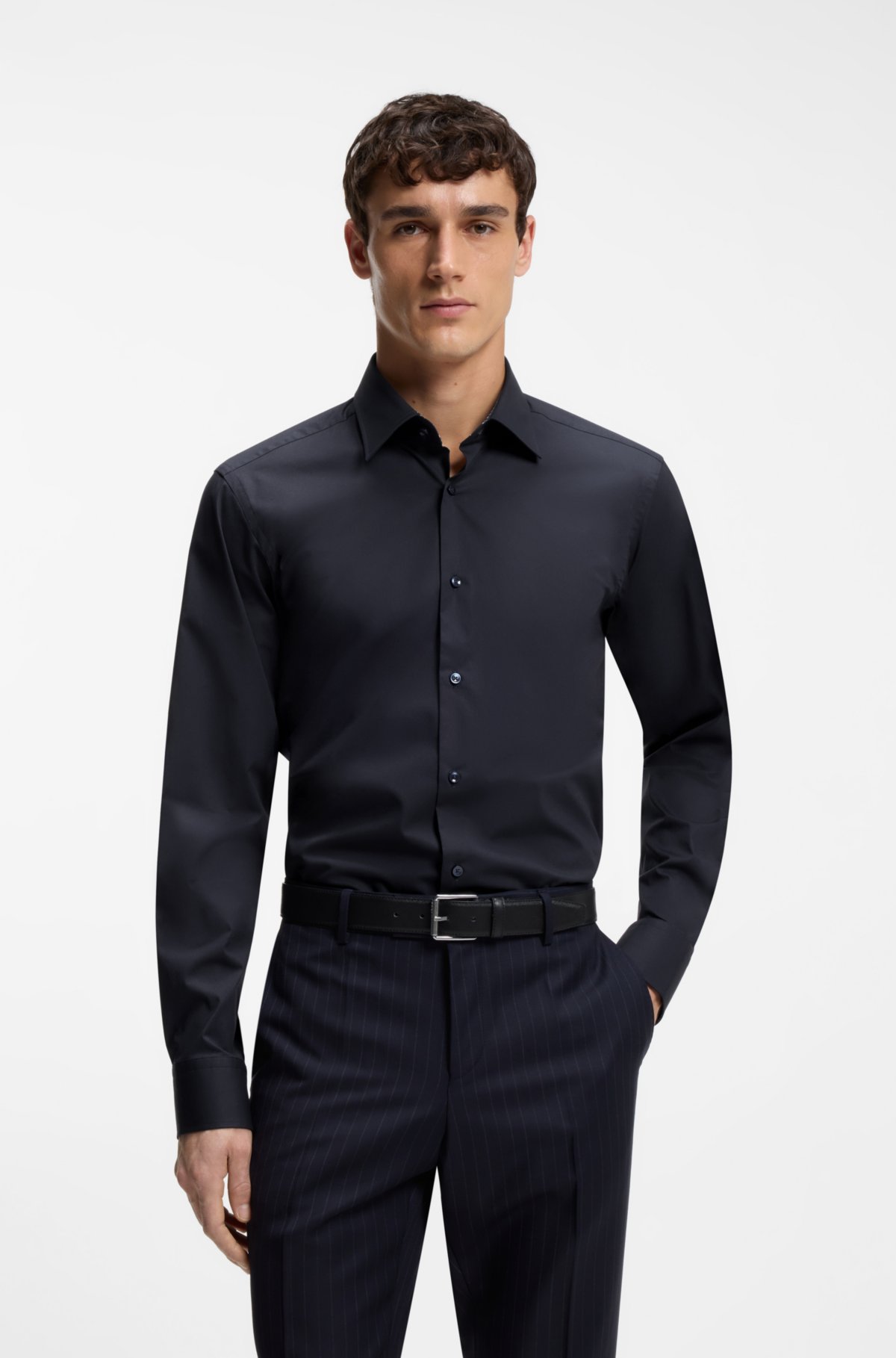 Camisa regular-fit de fácil passagem em poplin de algodão elastano