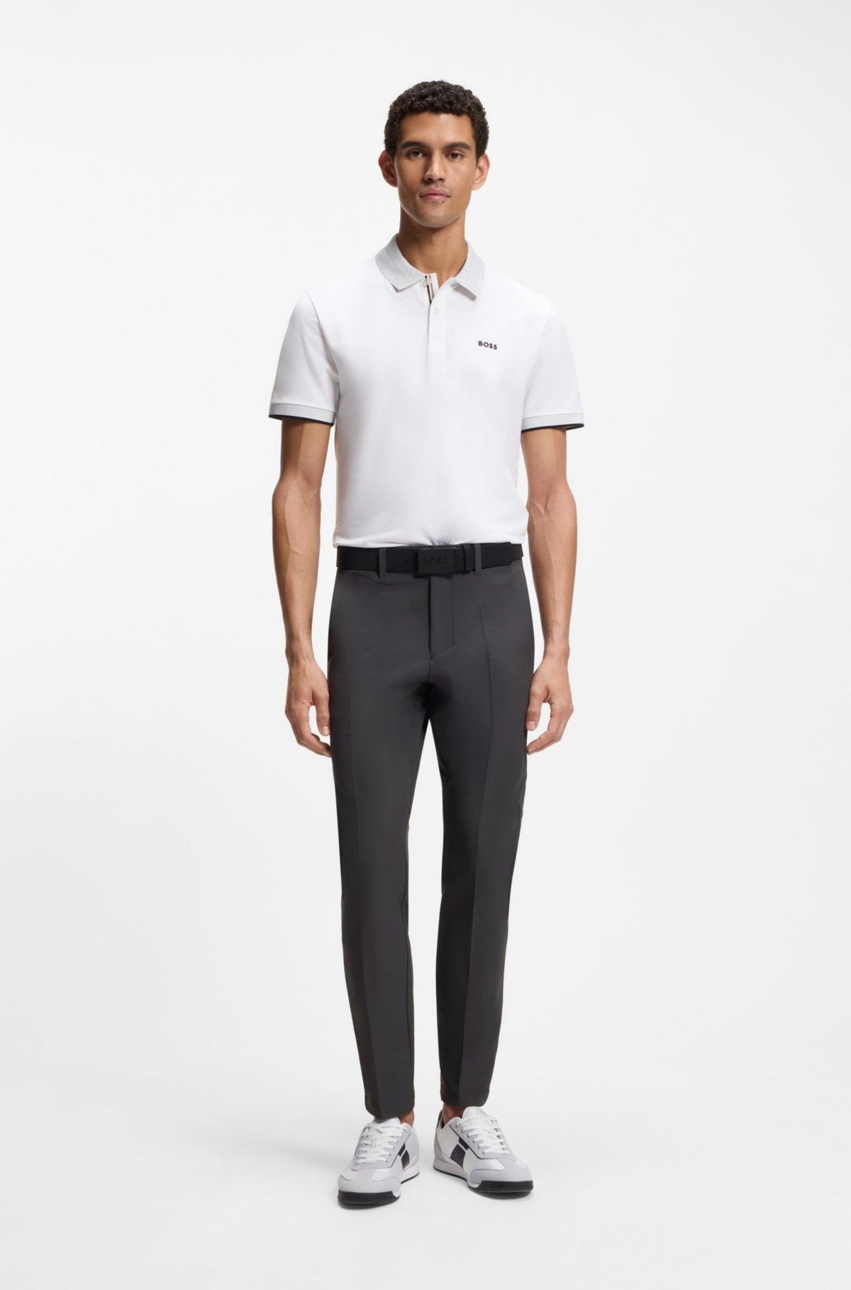 Calças slim-fit em tecido repelente de água com elastano
