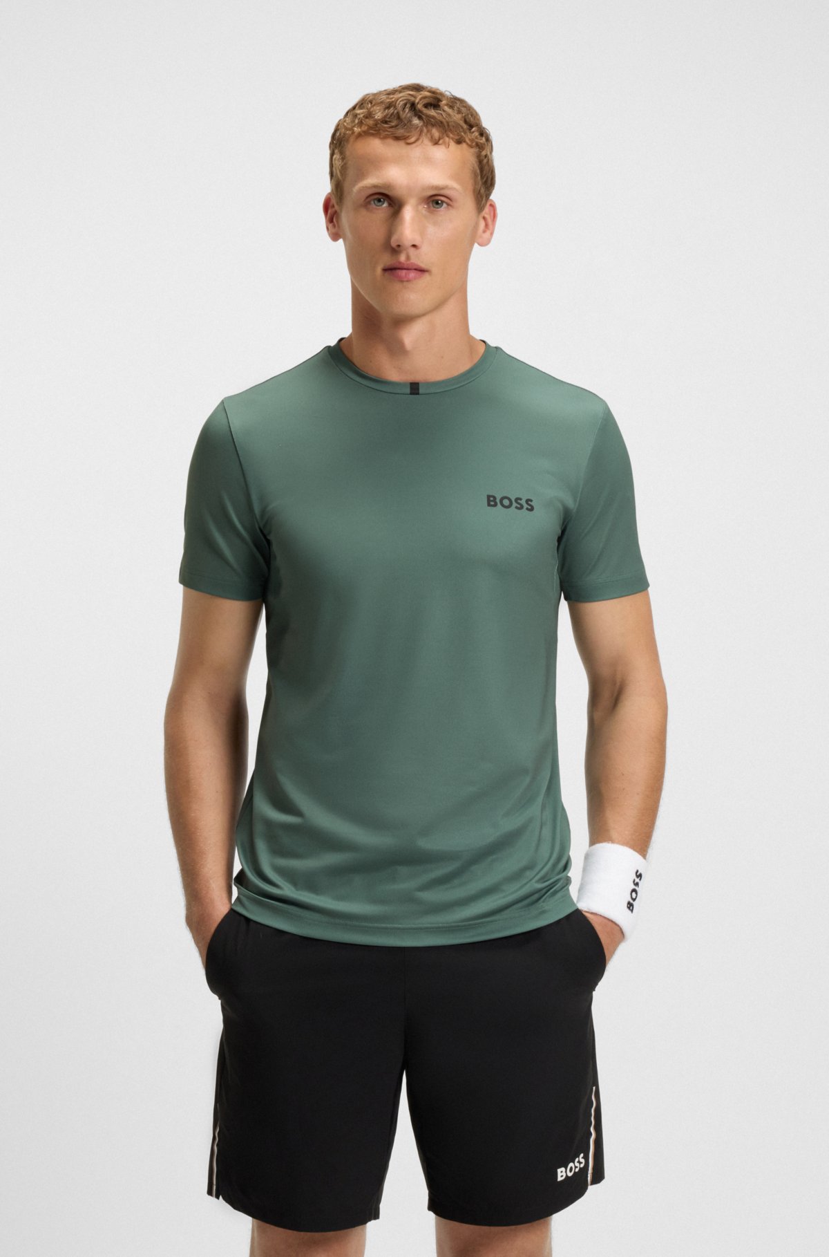 Camiseta slim-fit com controle de odor em piqué elástico