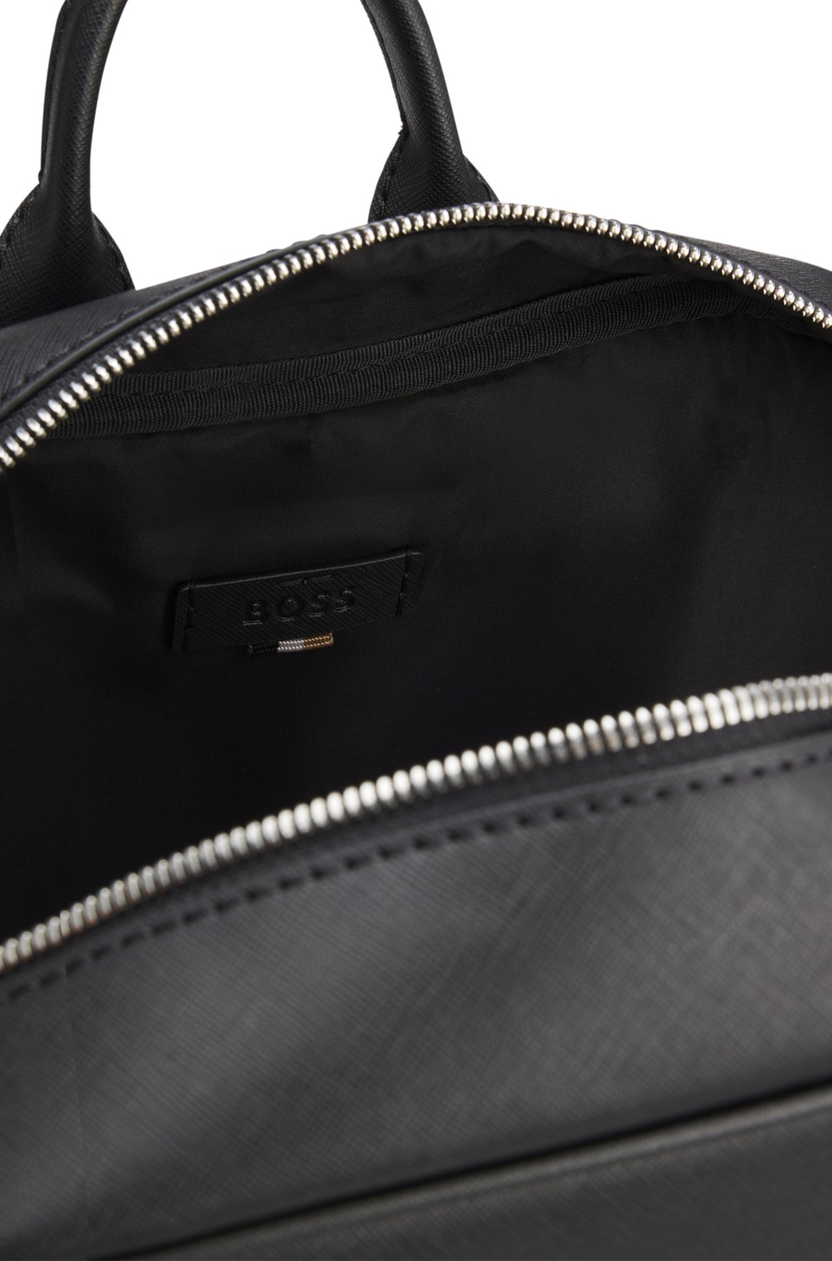 Mochila com logotipo impresso em foil