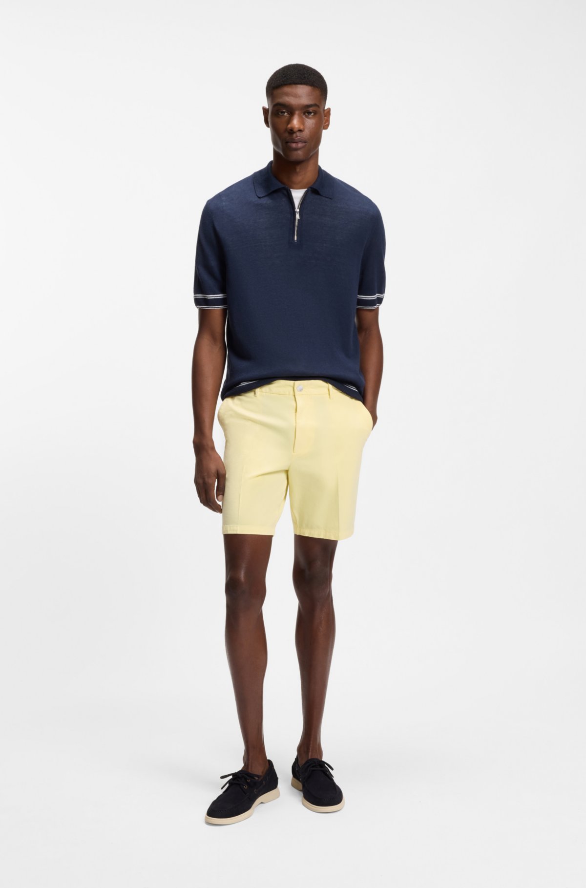 Bermudas modernas em tecido de algodão elástico