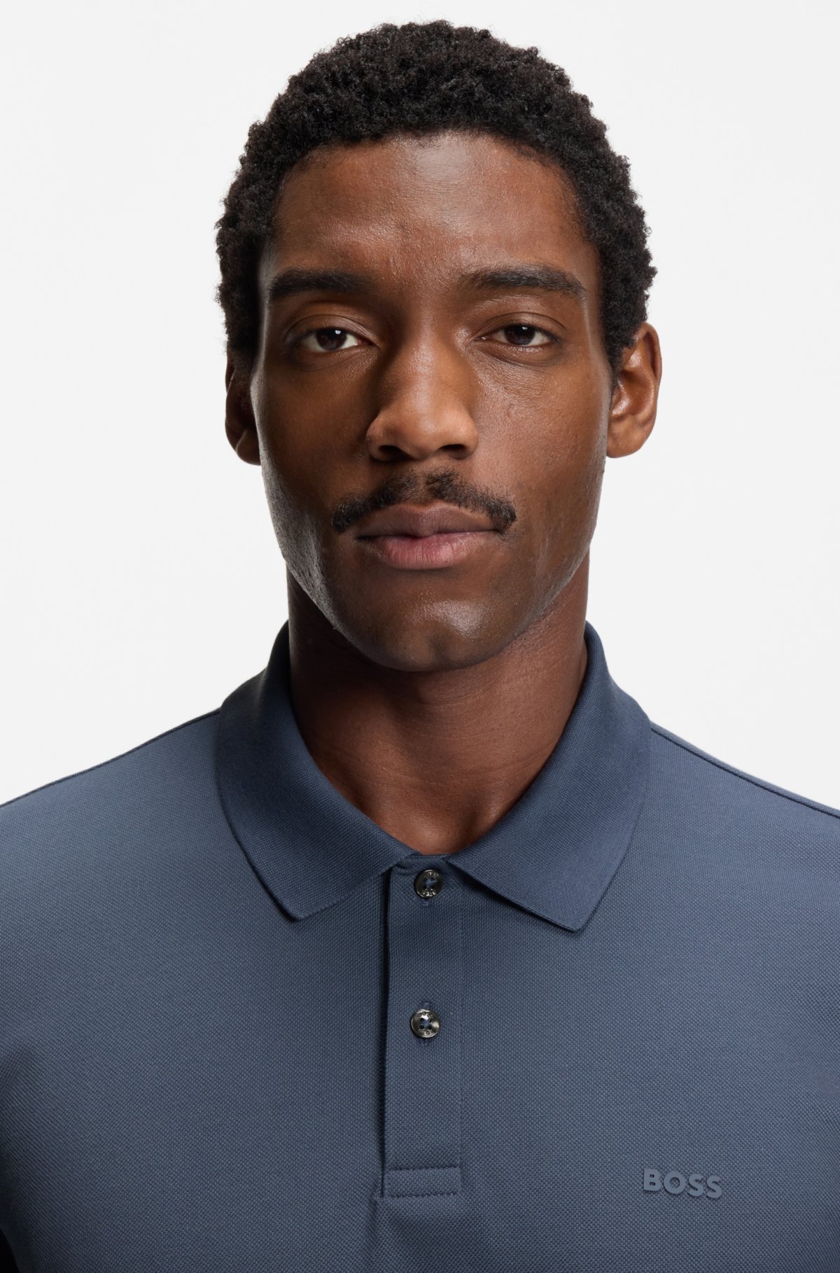 Camiseta polo com logotipo em borracha em algodão mercerizado