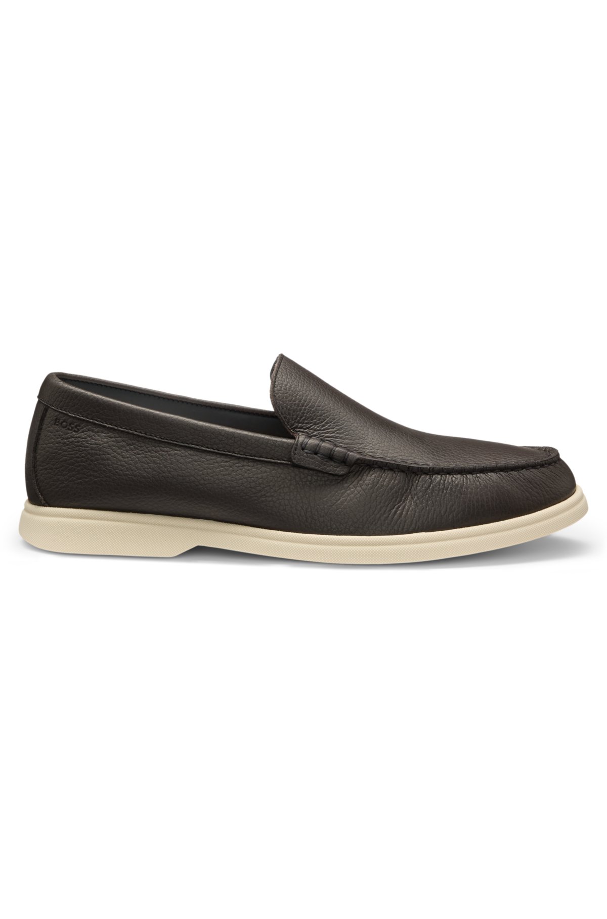 Mocassins com detalhe de logotipo em couro envelhecido